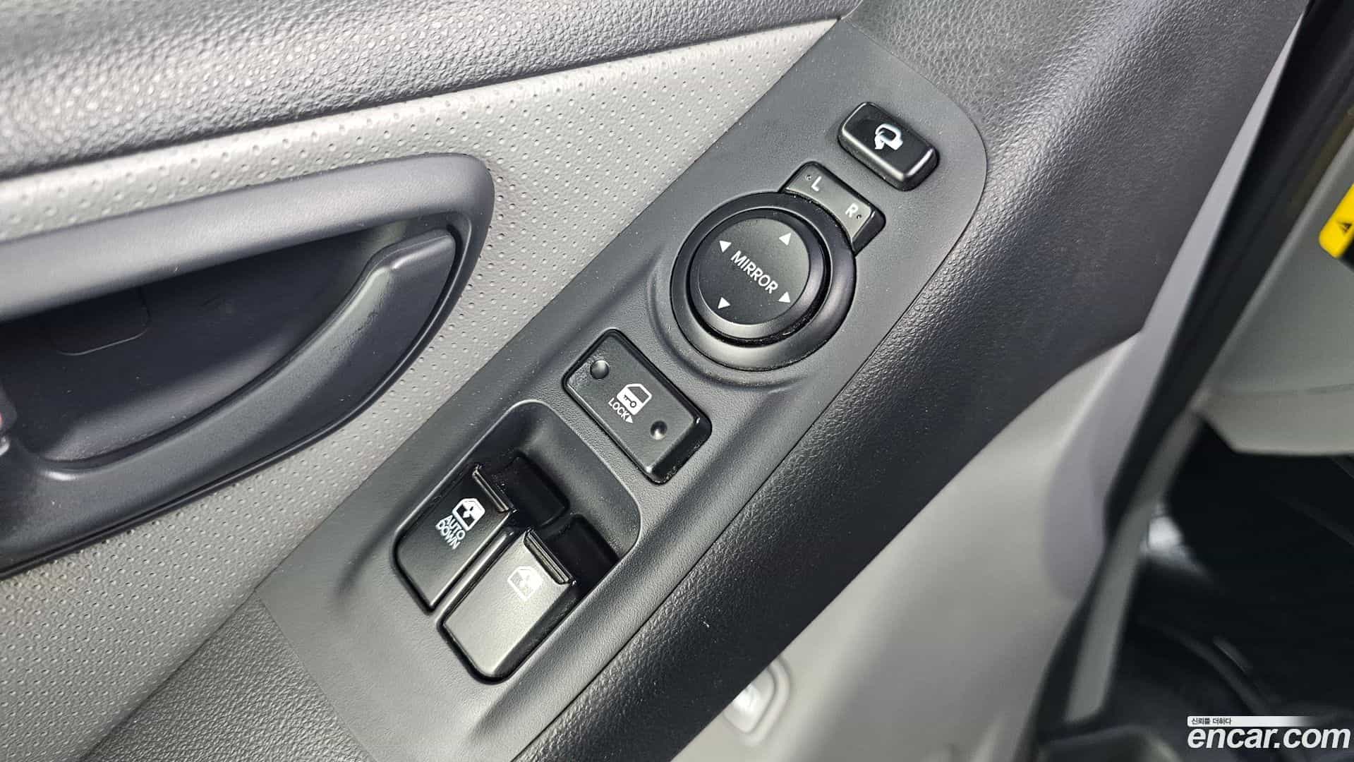 Starex Hyundai 2019.6-OPTION-041