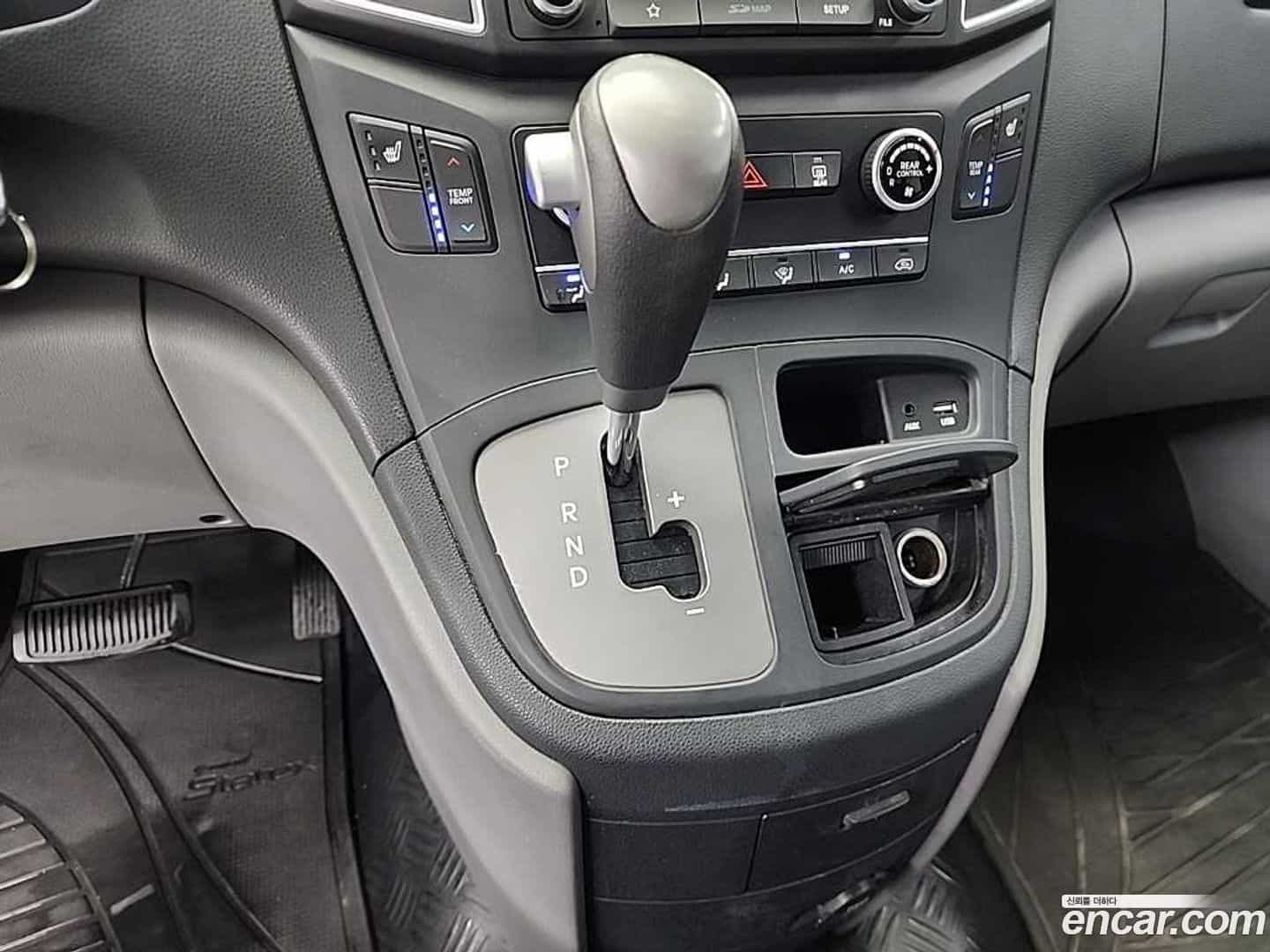 Starex Hyundai 2018.1-INNER-008