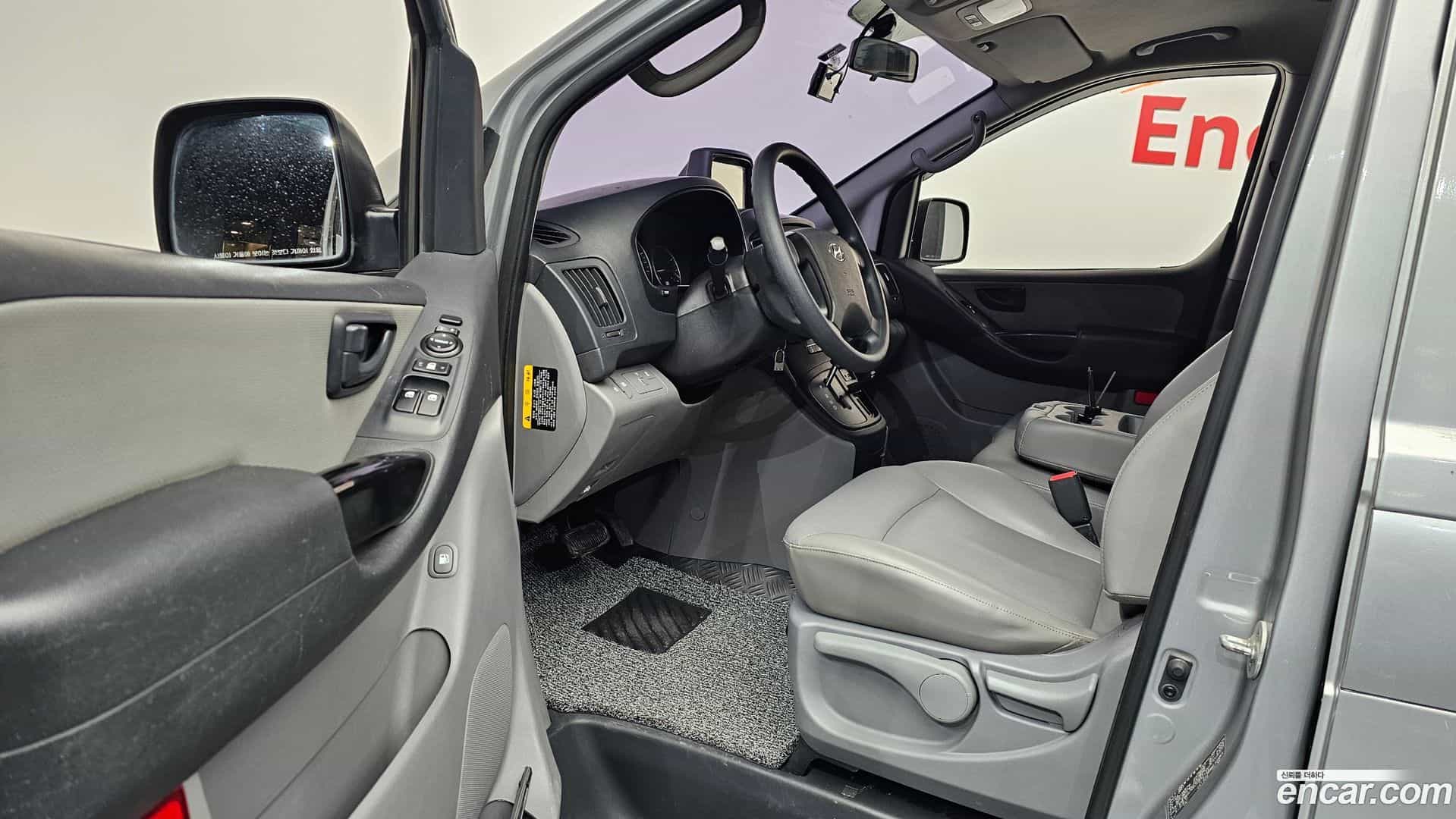 Starex Hyundai 2017.10-INNER-010
