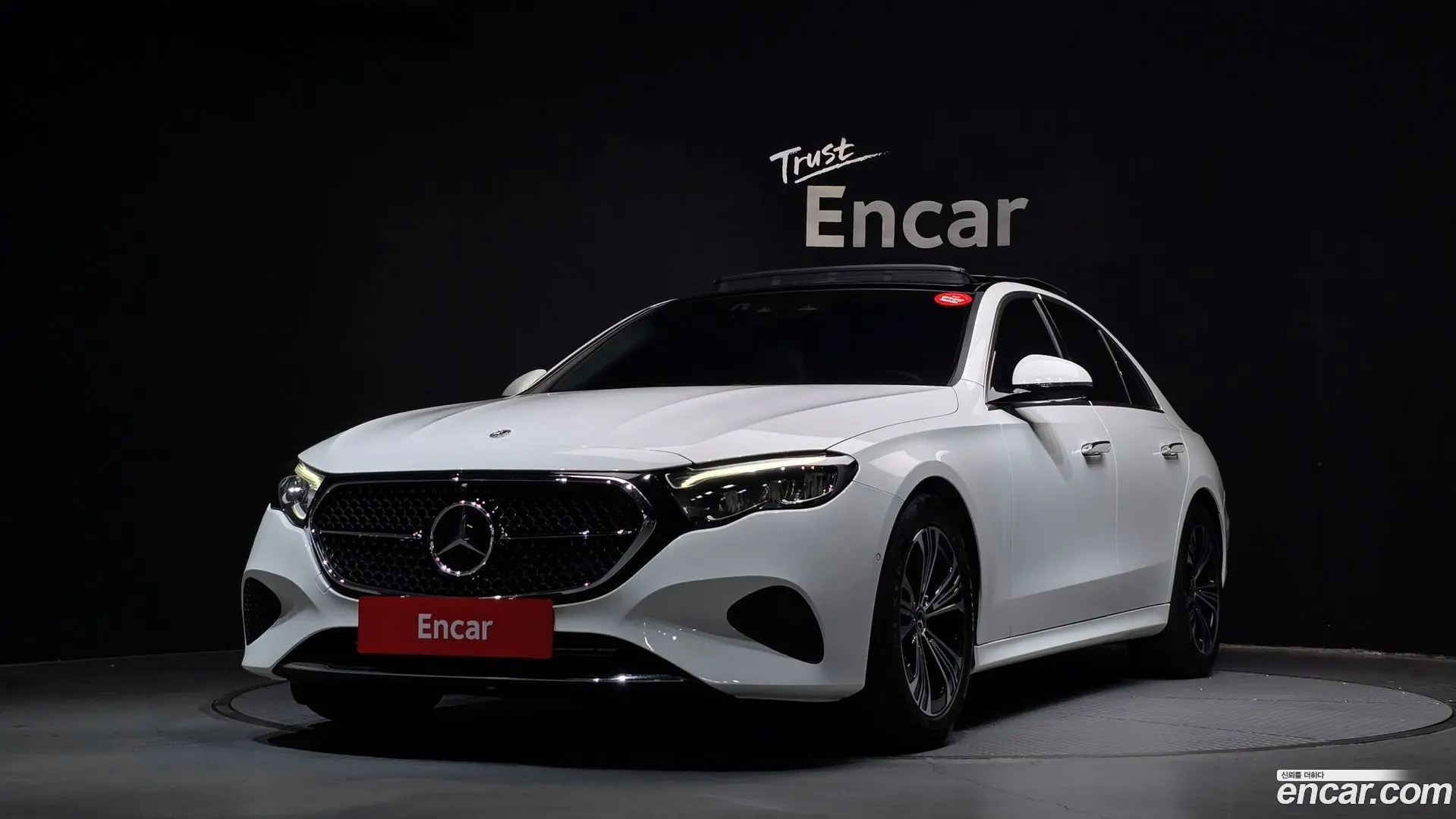Main__Slider__Photo:E-Class Mercedes-Benz 2024.5-0
