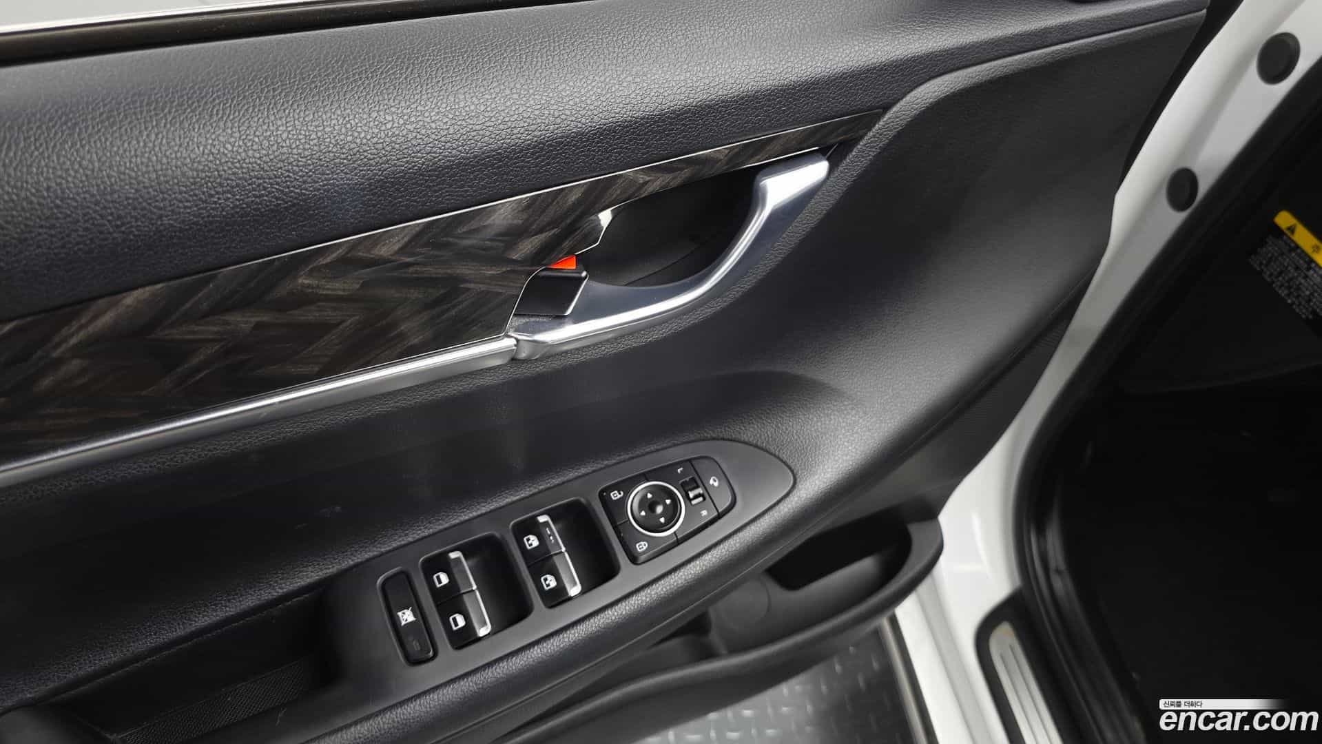 Grandeur Hyundai 2019.4-OPTION-041