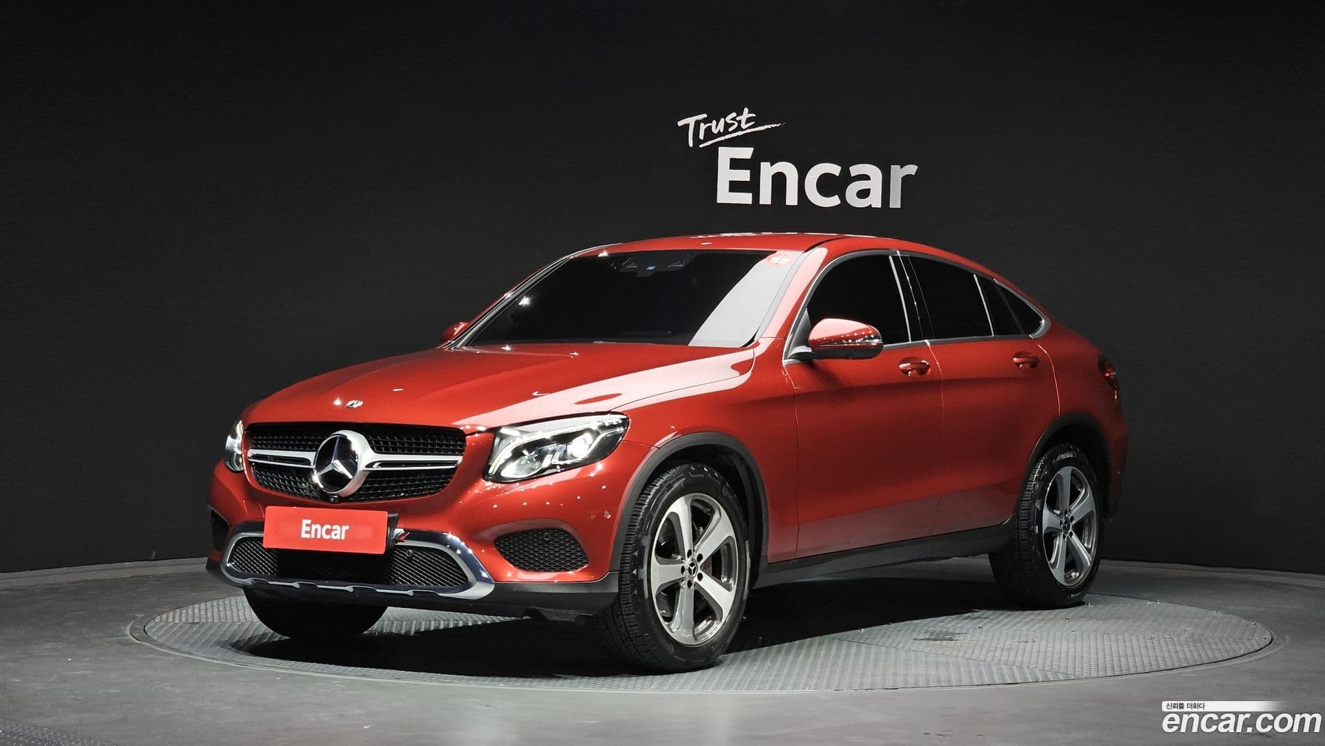 Main__Slider__Photo:GLC-Class Mercedes-Benz 2019.2-0