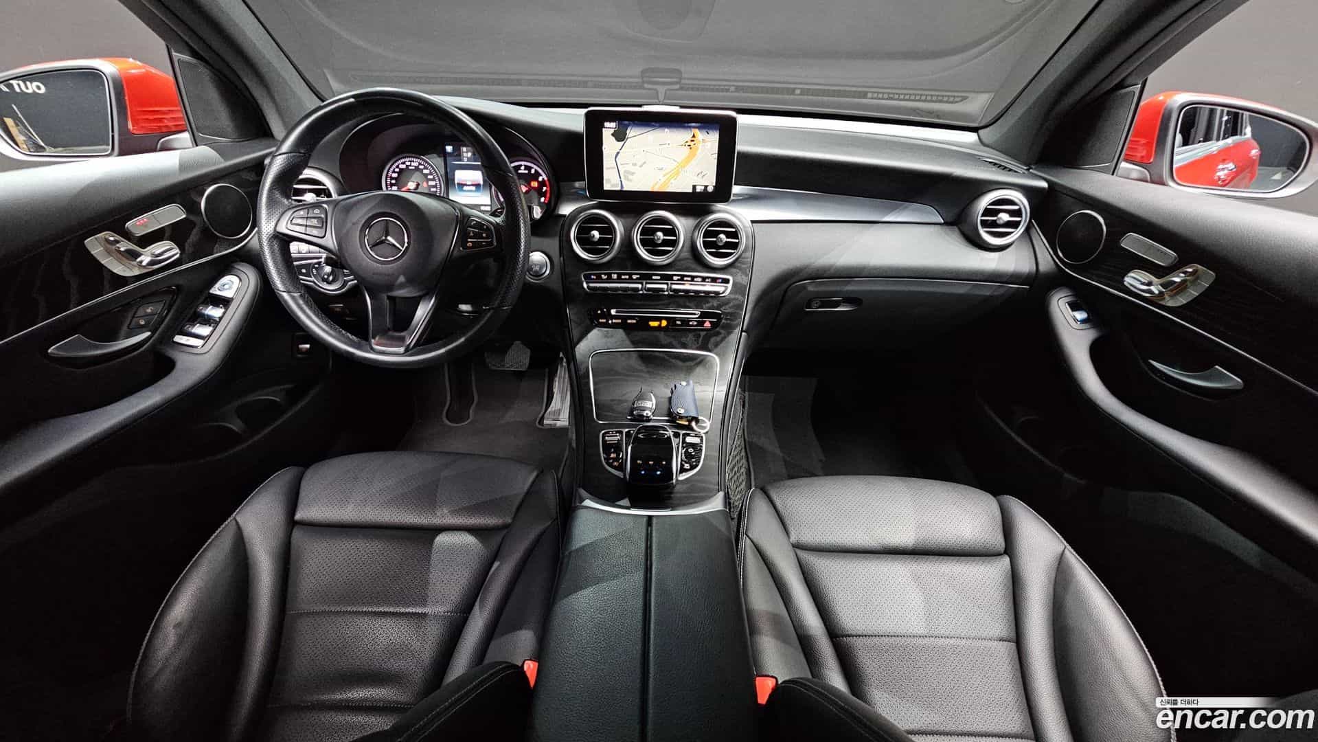 GLC-Class Mercedes-Benz 2019.2-INNER-007