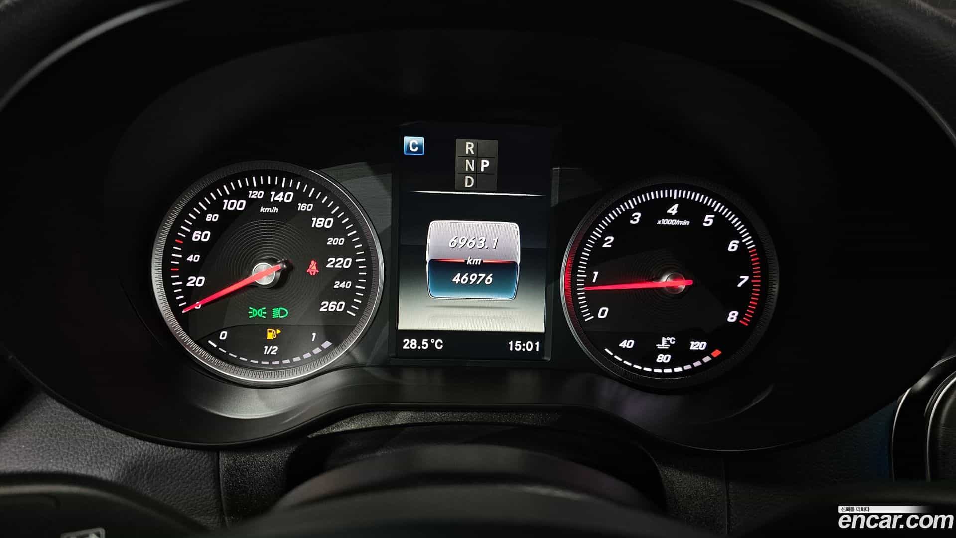 GLC-Class Mercedes-Benz 2019.2-INNER-008