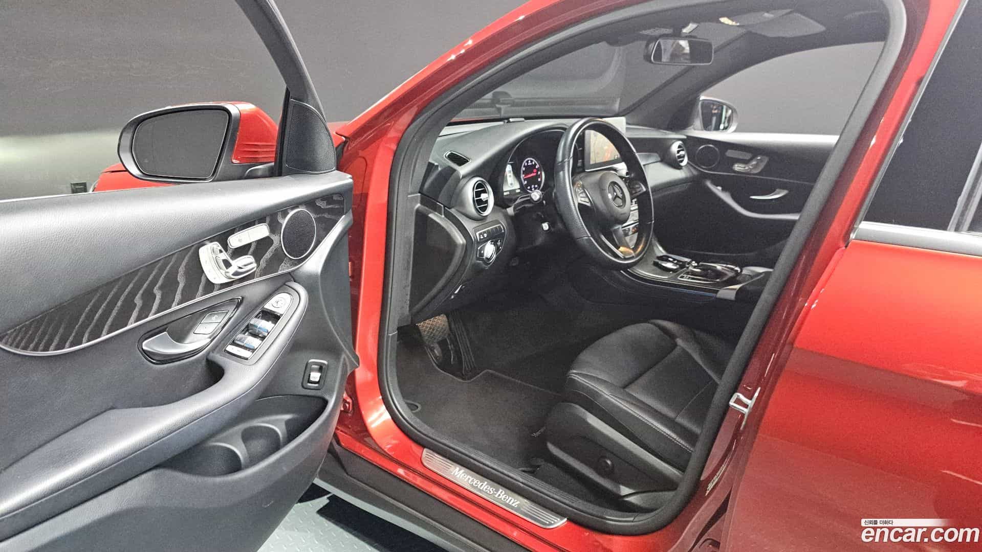 GLC-Class Mercedes-Benz 2019.2-INNER-010