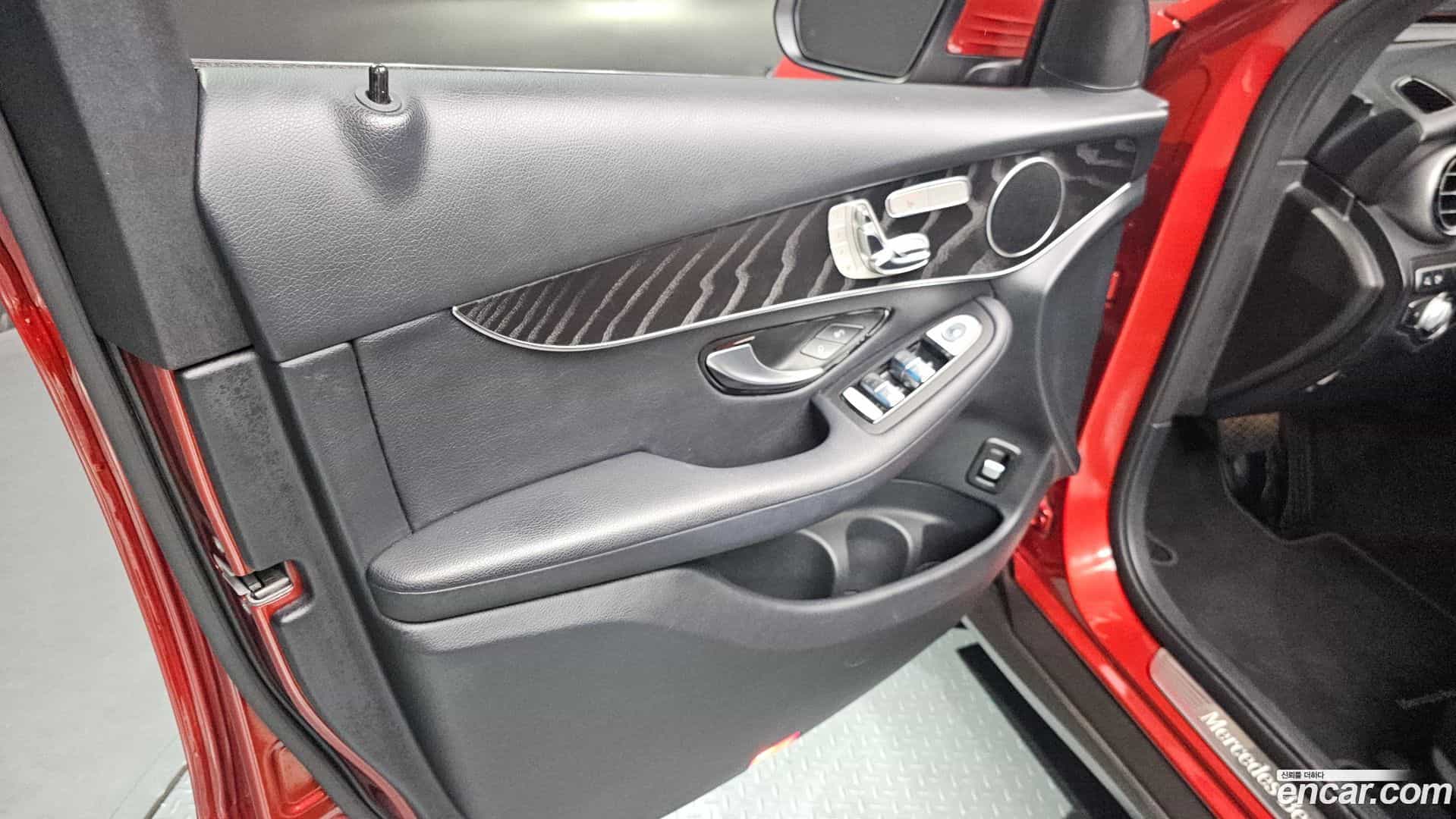 GLC-Class Mercedes-Benz 2019.2-INNER-034