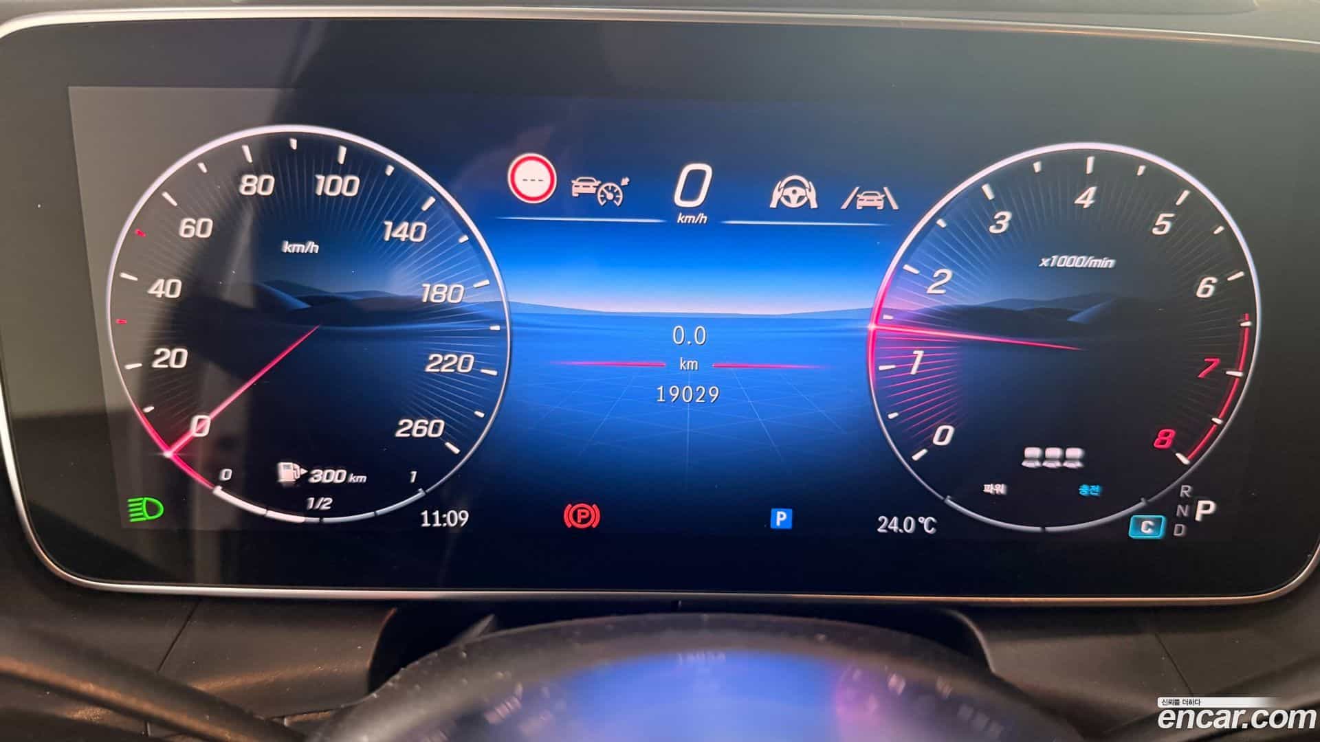 GLC-Class Mercedes-Benz 2025.1-INNER-008