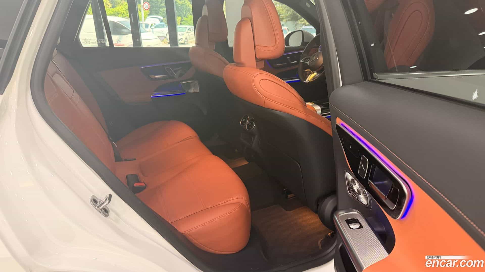 GLC-Class Mercedes-Benz 2025.1-INNER-010