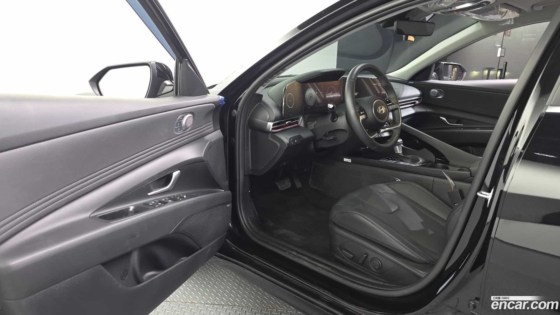 AVANTE Hyundai 2023.10-INNER-010