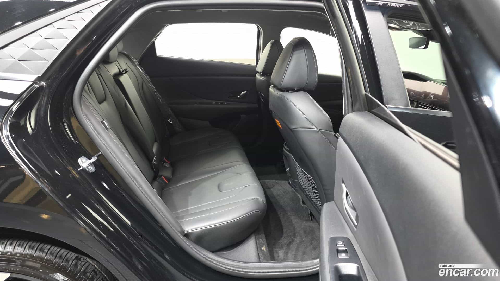AVANTE Hyundai 2023.10-OPTION-016
