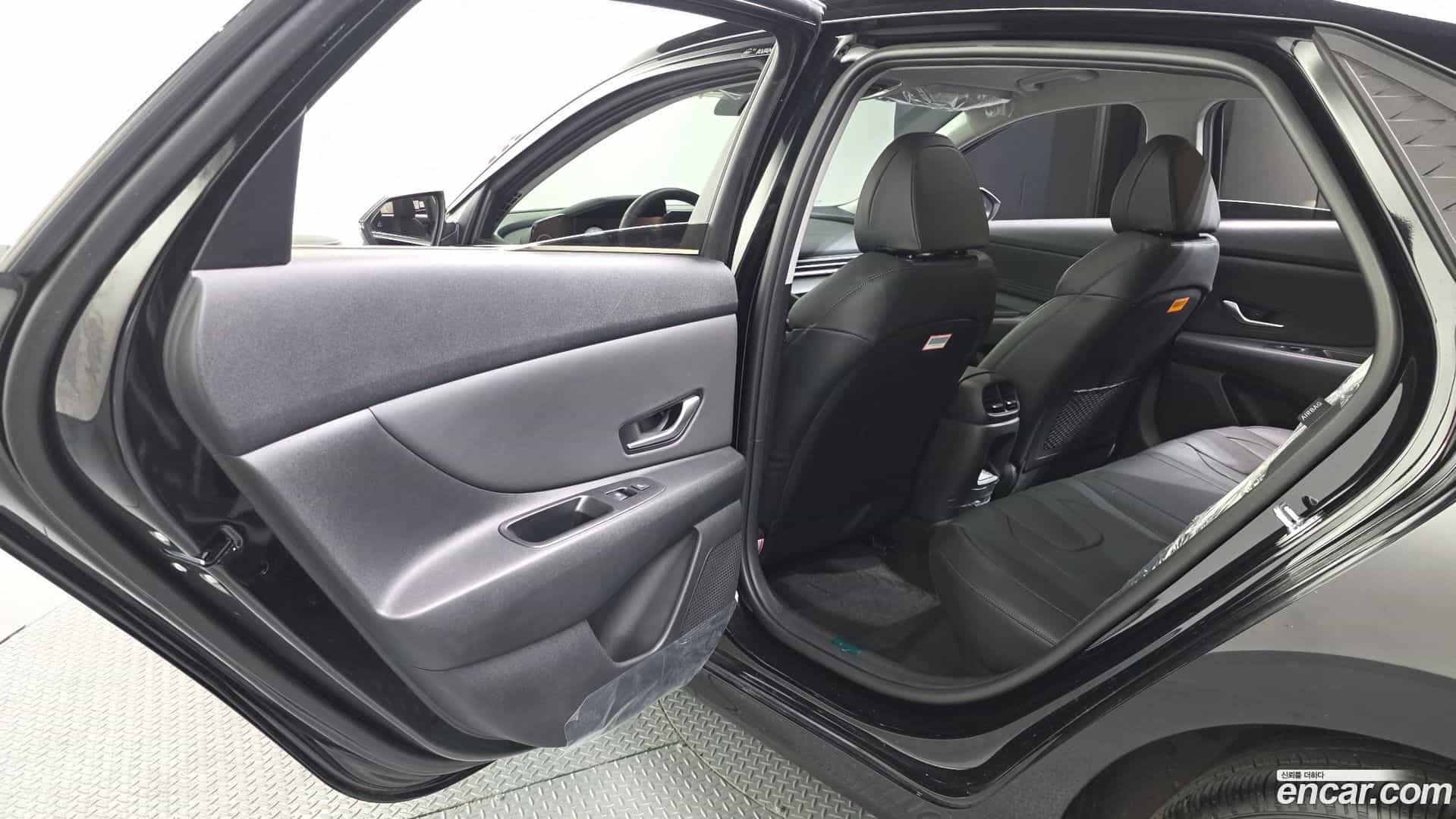 AVANTE Hyundai 2023.10-INNER-036