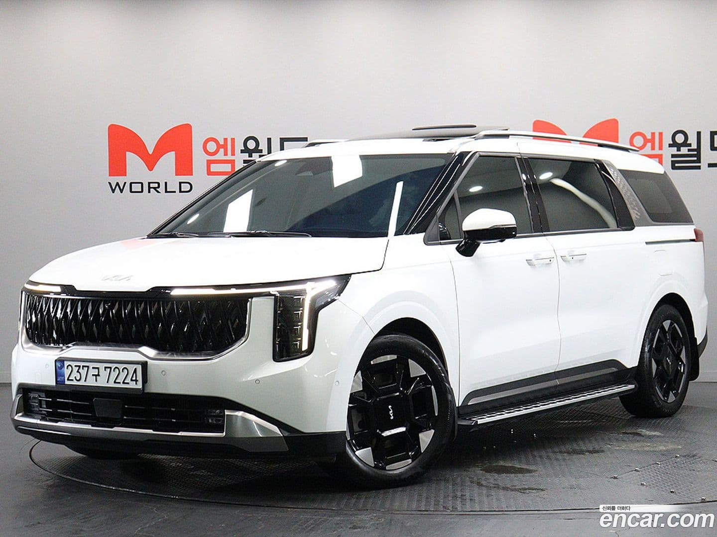 Main__Slider__Photo:Canival Kia 2024.1-0