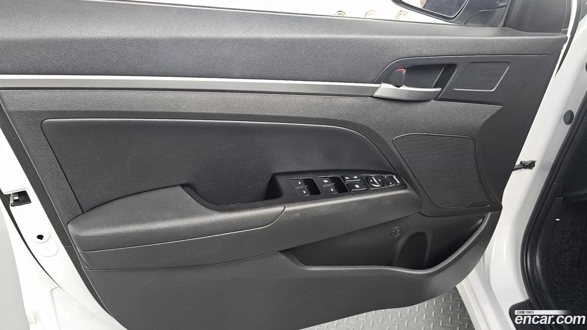 AVANTE Hyundai 2020.2-INNER-034