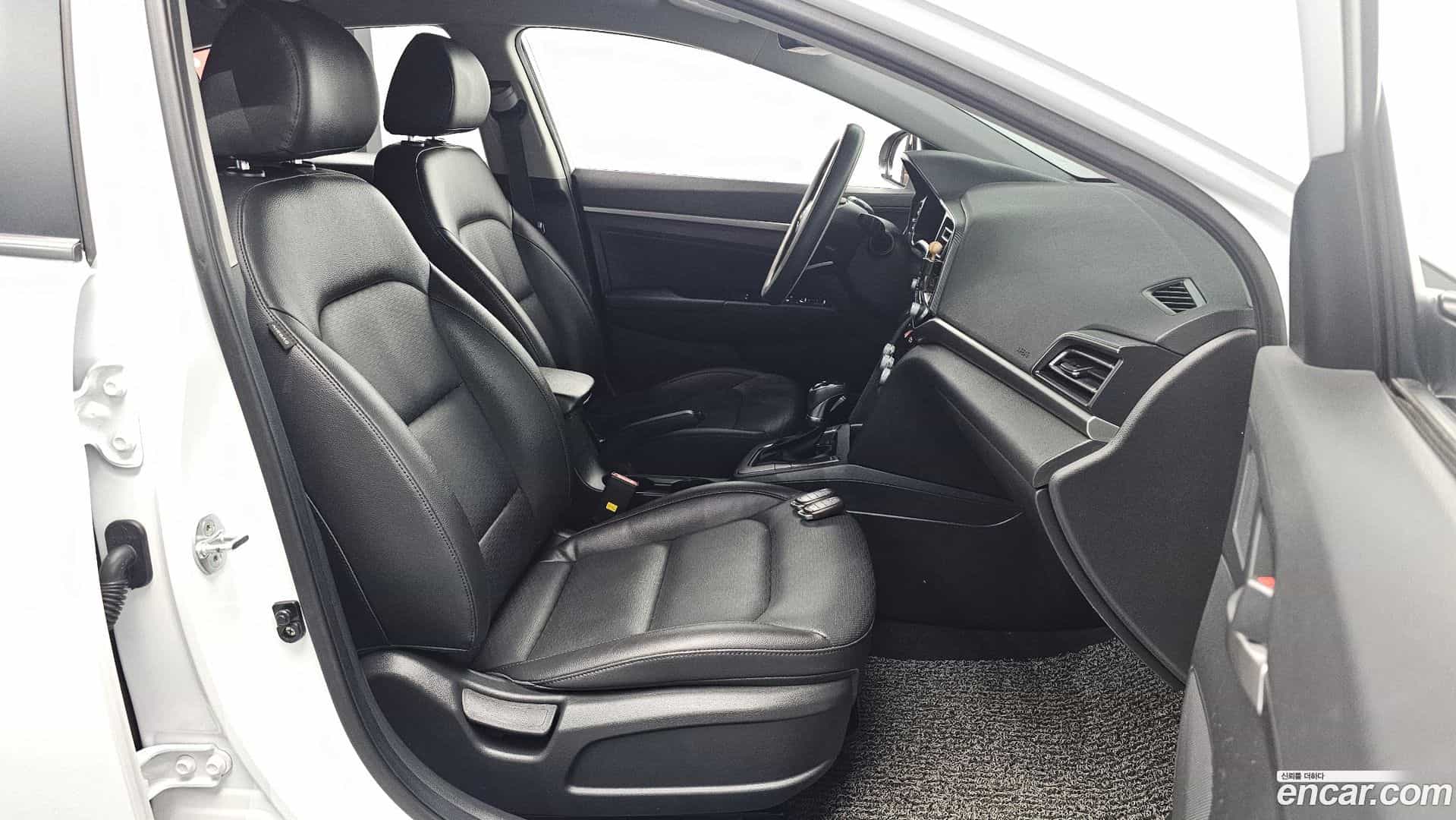 AVANTE Hyundai 2020.2-INNER-036