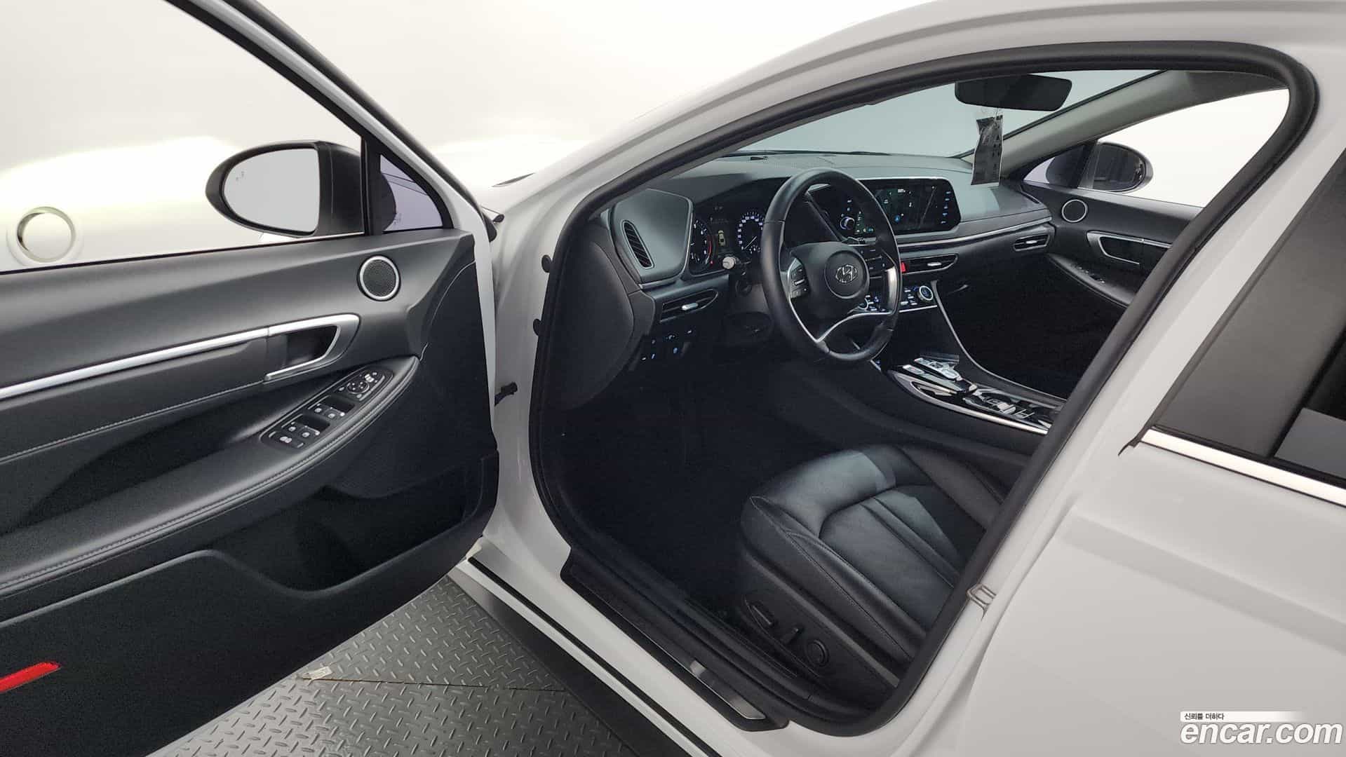 Sonata Hyundai 2023.1-INNER-010