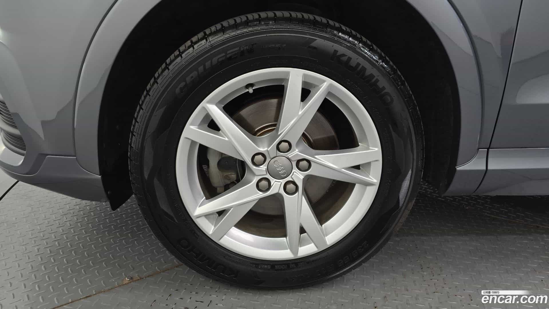 Q3 Audi 2015.10-OUTER-005