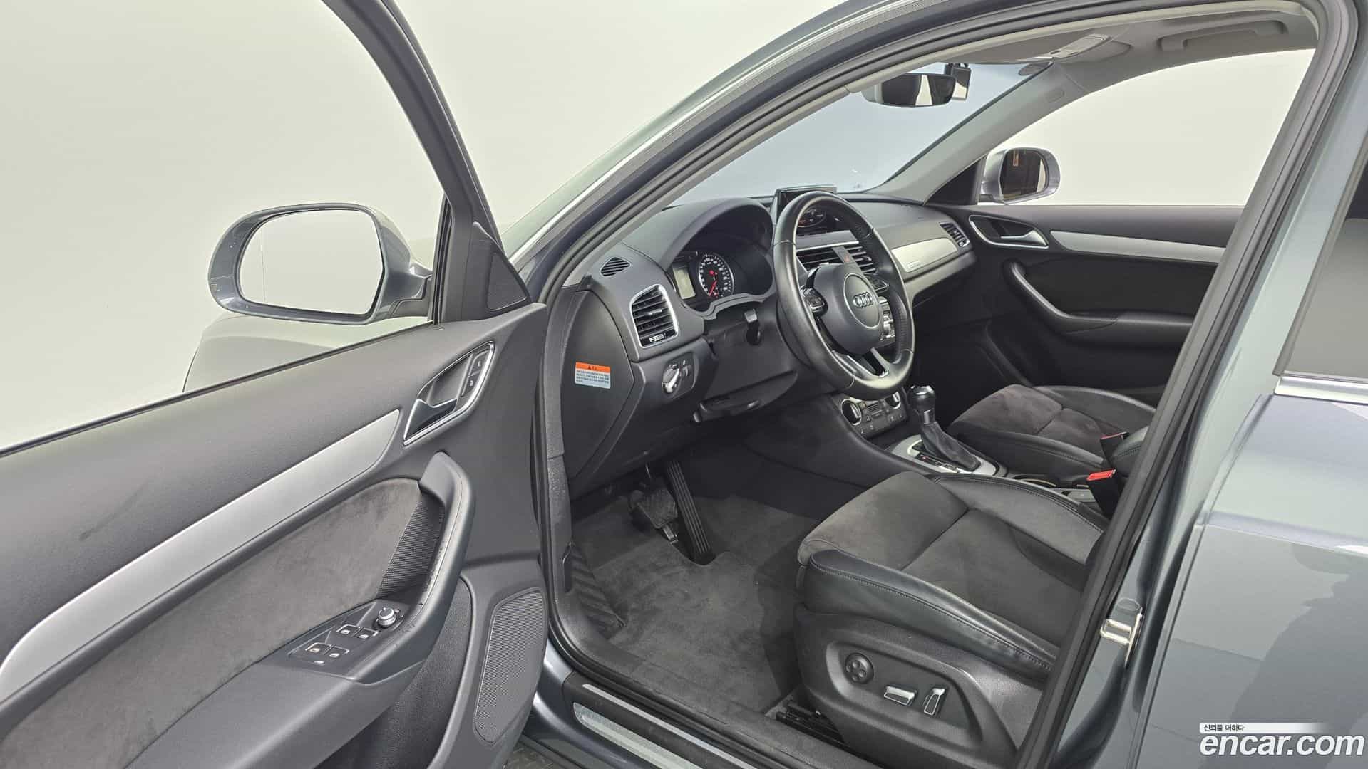 Q3 Audi 2015.10-INNER-010
