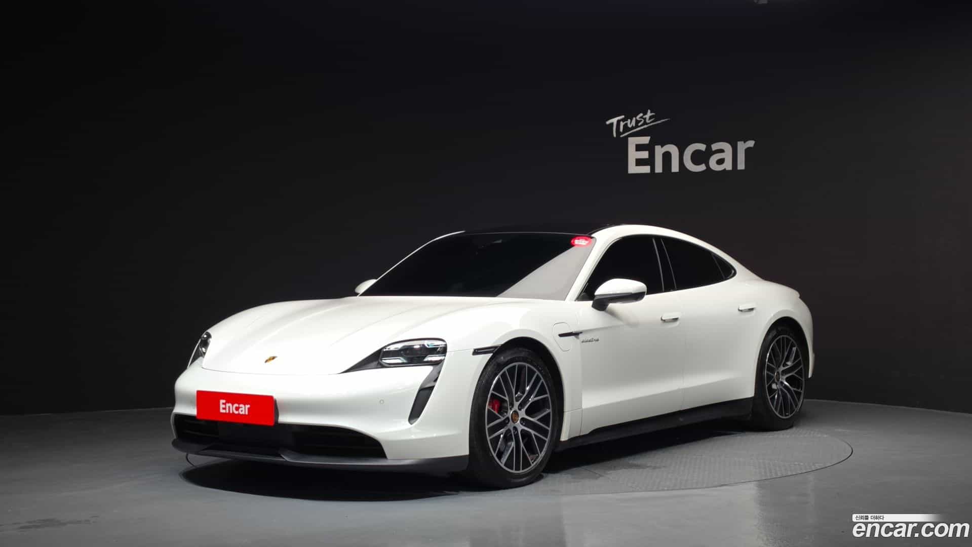 Taycan Porsche 2021.7-OUTER-001