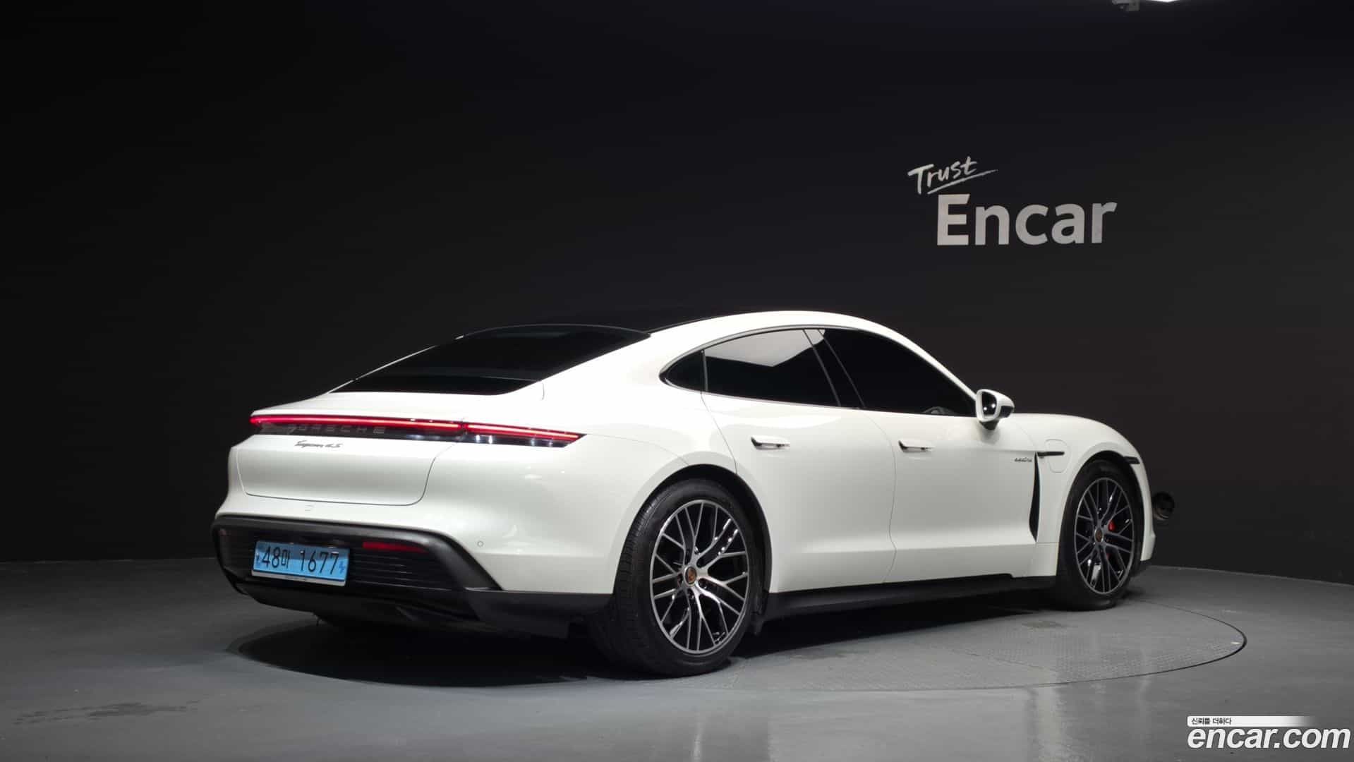 Taycan Porsche 2021.7-OUTER-002