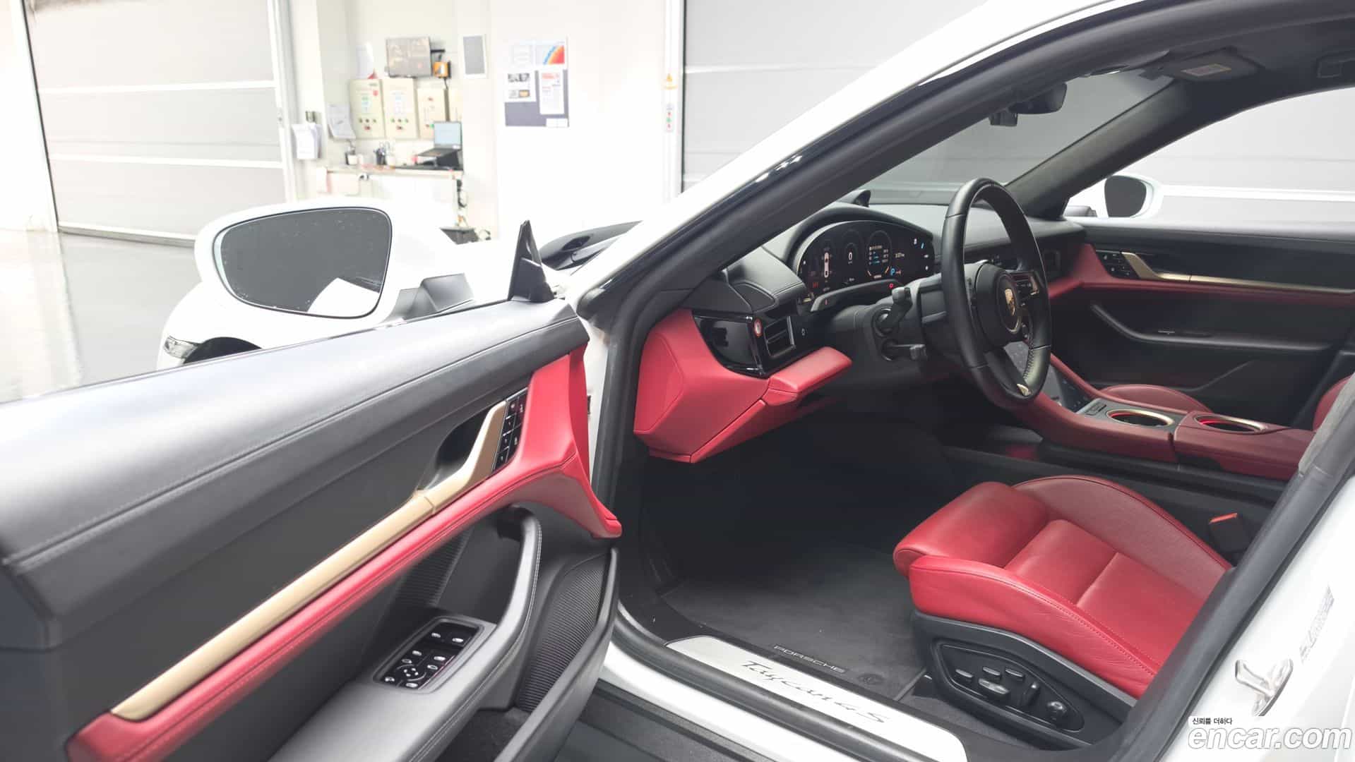 Taycan Porsche 2021.7-INNER-010