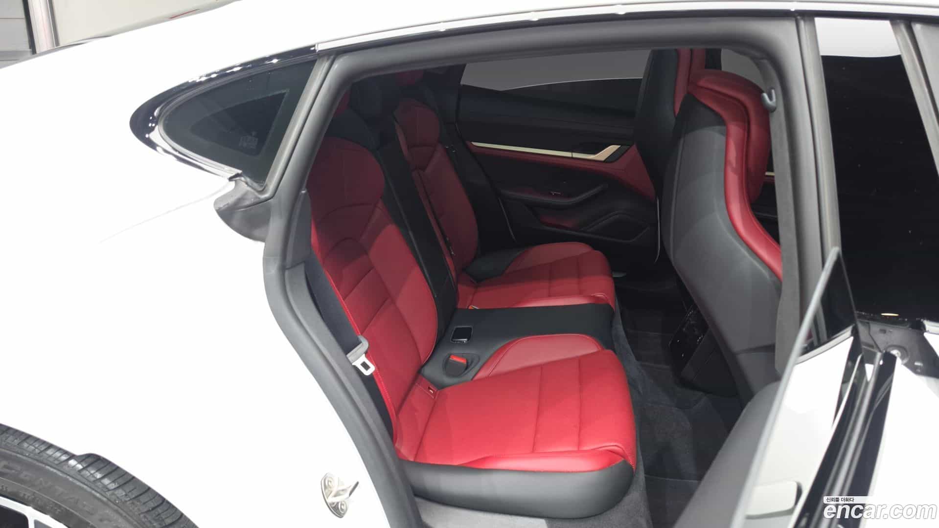Taycan Porsche 2021.7-OPTION-016
