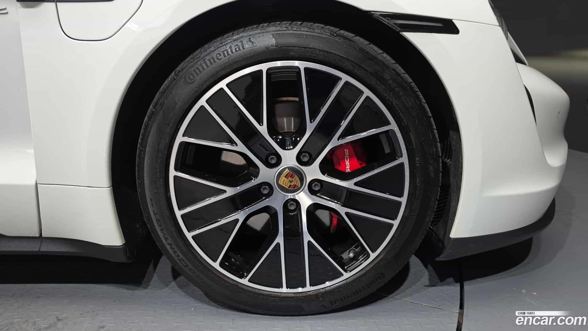 Taycan Porsche 2021.7-OUTER-031