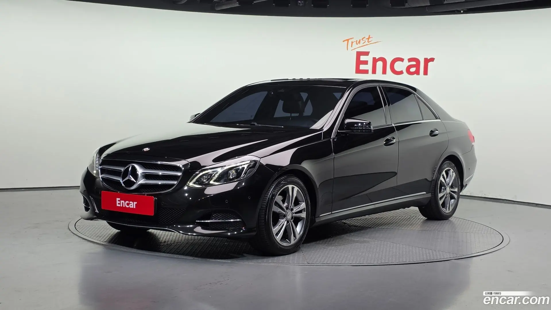 Main__Slider__Photo:E-Class Mercedes-Benz 2016.2-0
