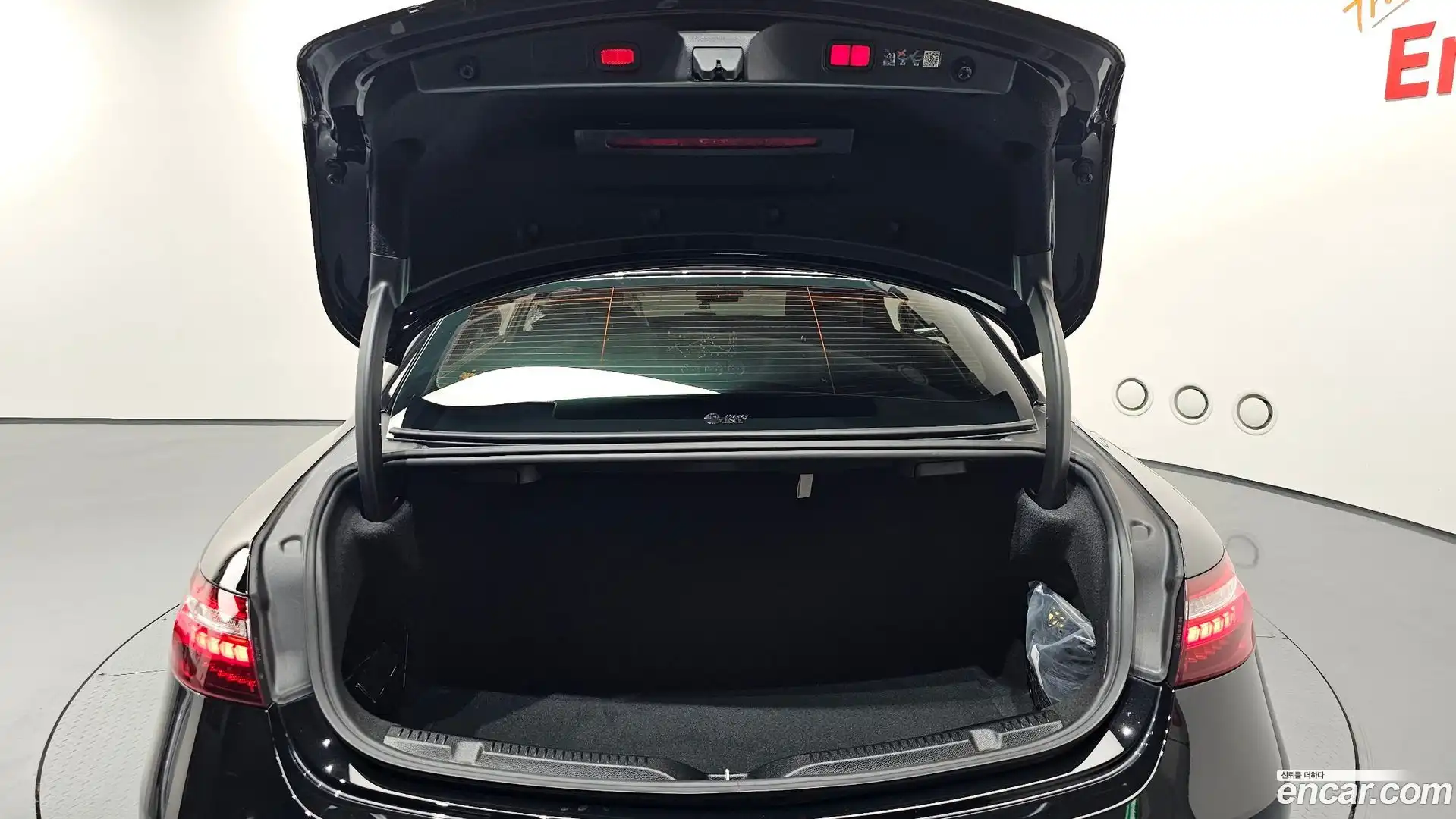 E-Class Mercedes-Benz 2022.11-OPTION-021