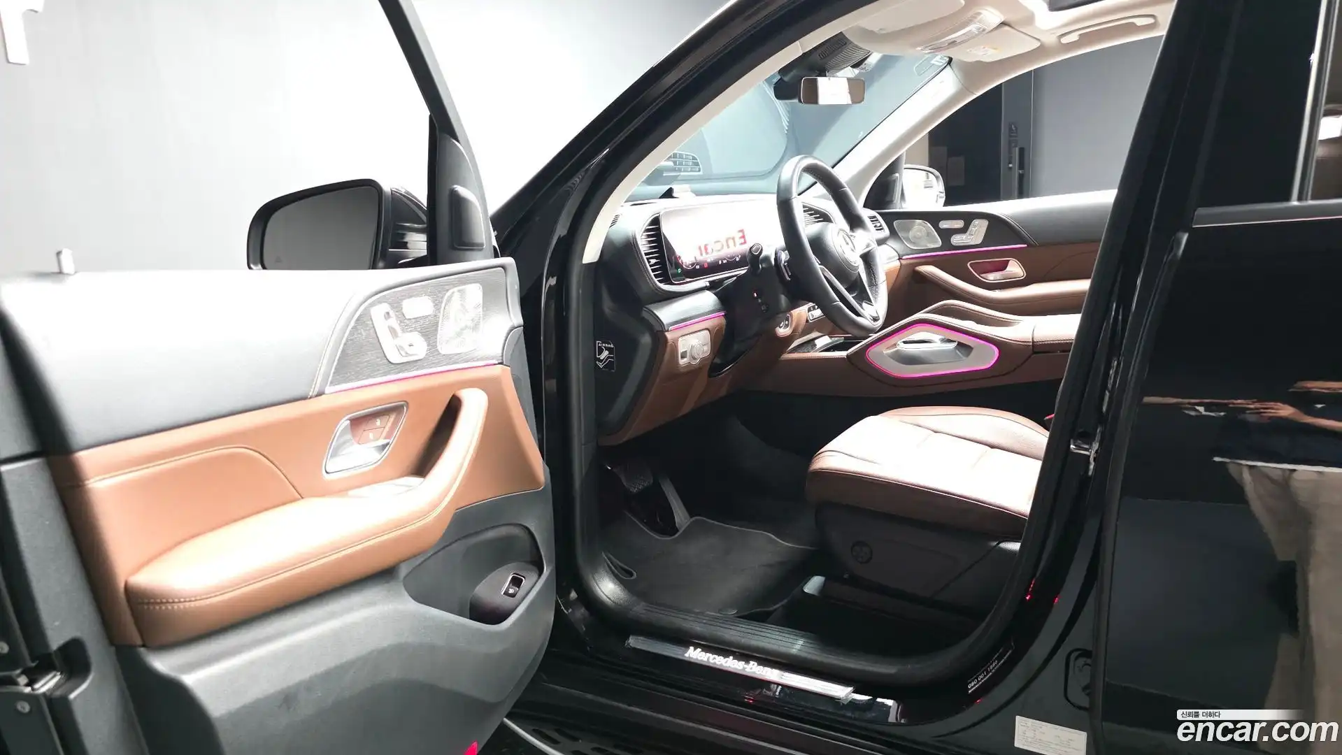 GLE-Class Mercedes-Benz 2023.8-INNER-010