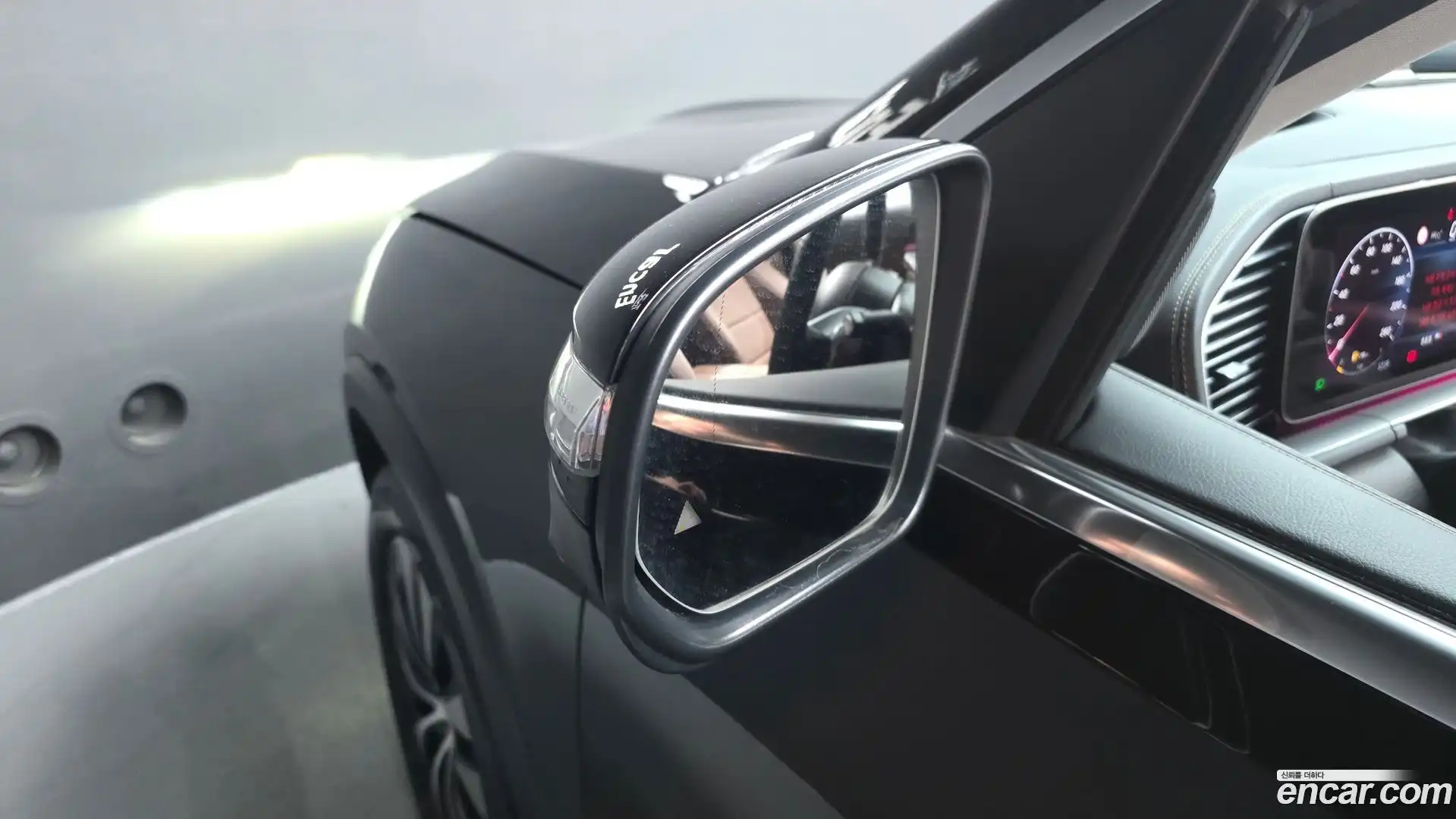 GLE-Class Mercedes-Benz 2023.8-OPTION-043