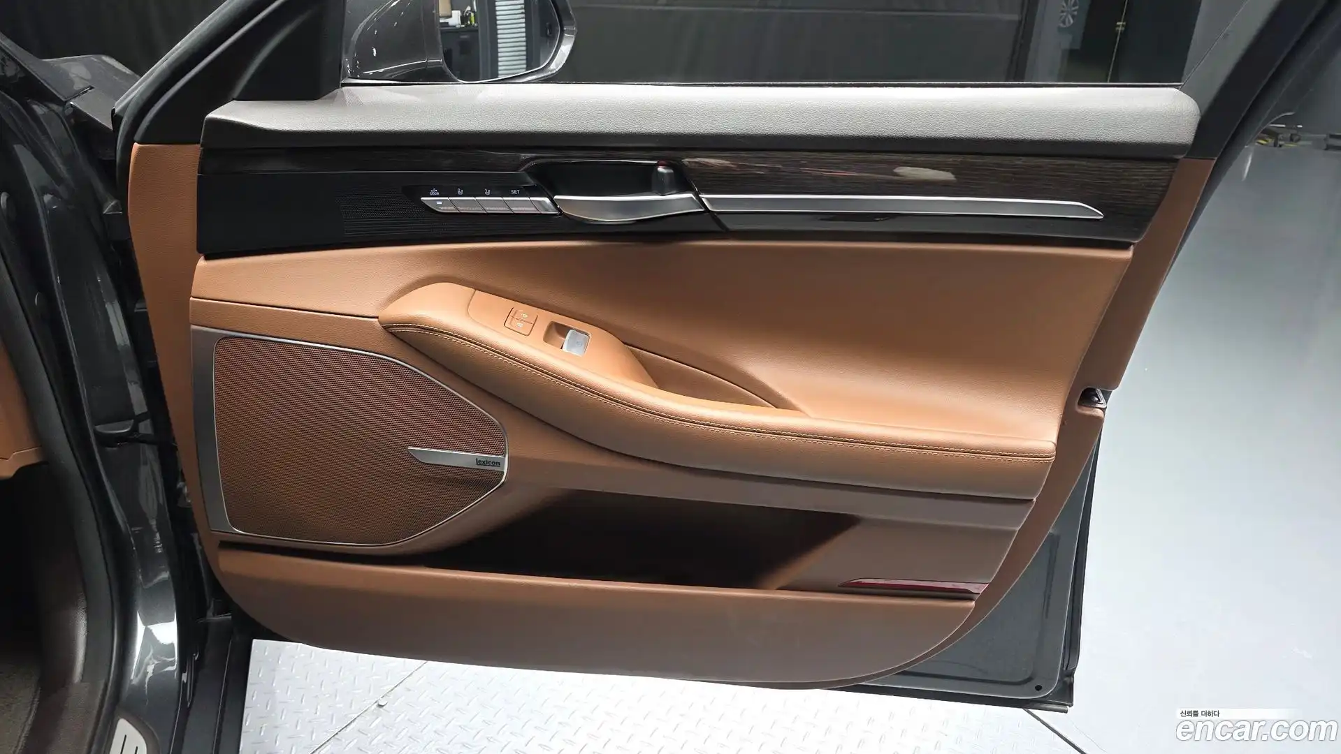 G90 Genesis 2019.0-INNER-034