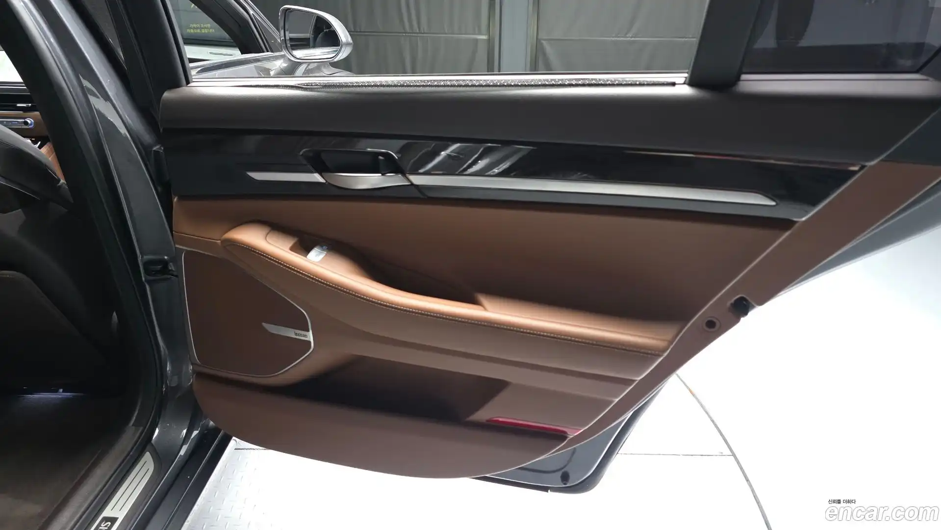 G90 Genesis 2019.0-INNER-035
