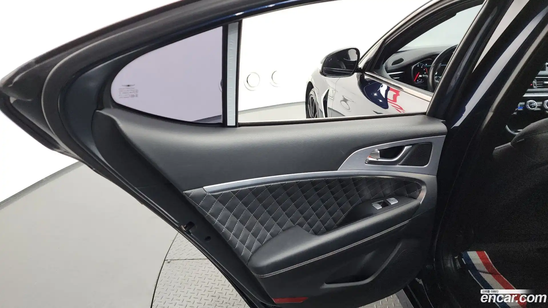 G70 Genesis 2018.0-INNER-035