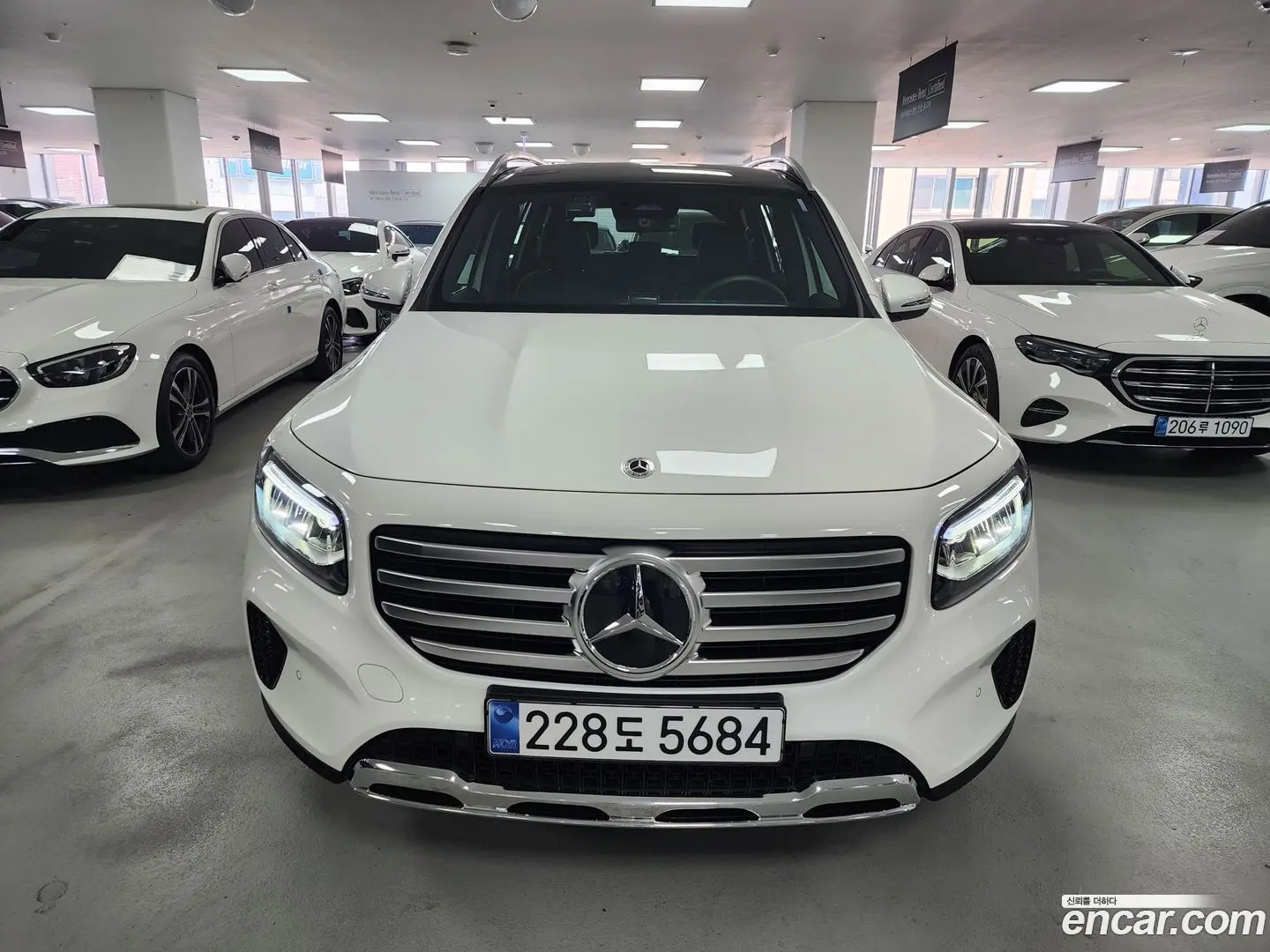 Main__Slider__Photo:GLB-Class Mercedes-Benz 2025.6-0