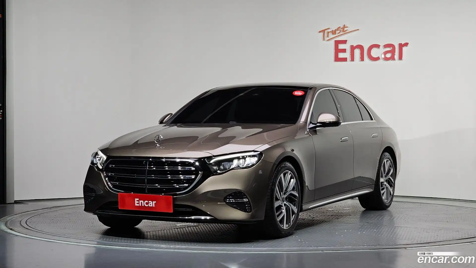 E-Class Mercedes-Benz 2025.8-OUTER-001