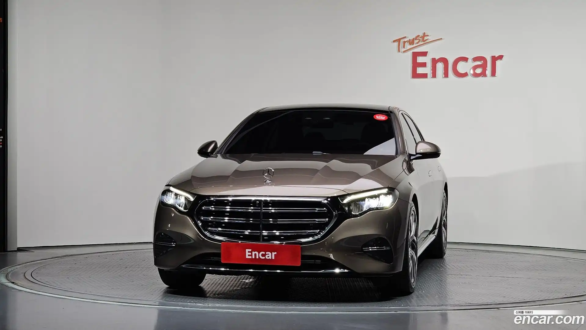 E-Class Mercedes-Benz 2025.8-OUTER-003