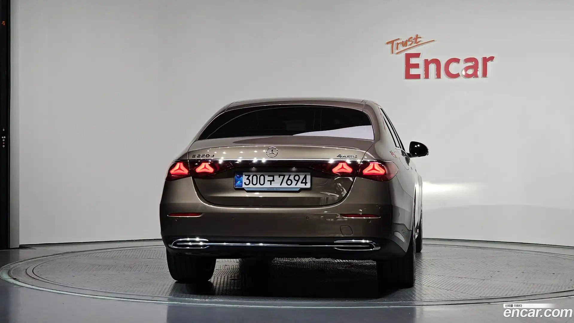 E-Class Mercedes-Benz 2025.8-OUTER-004