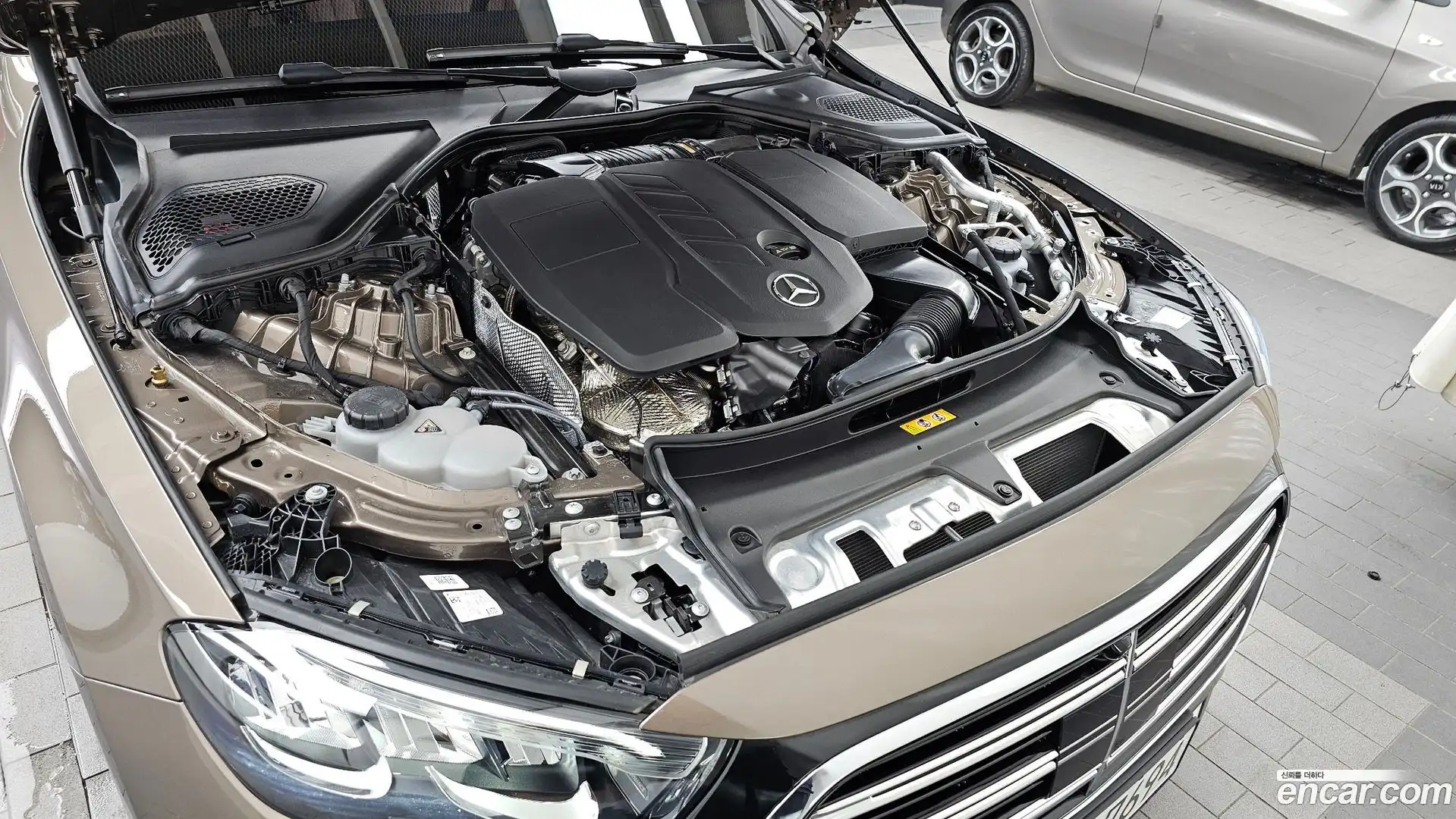 E-Class Mercedes-Benz 2025.8-OUTER-006