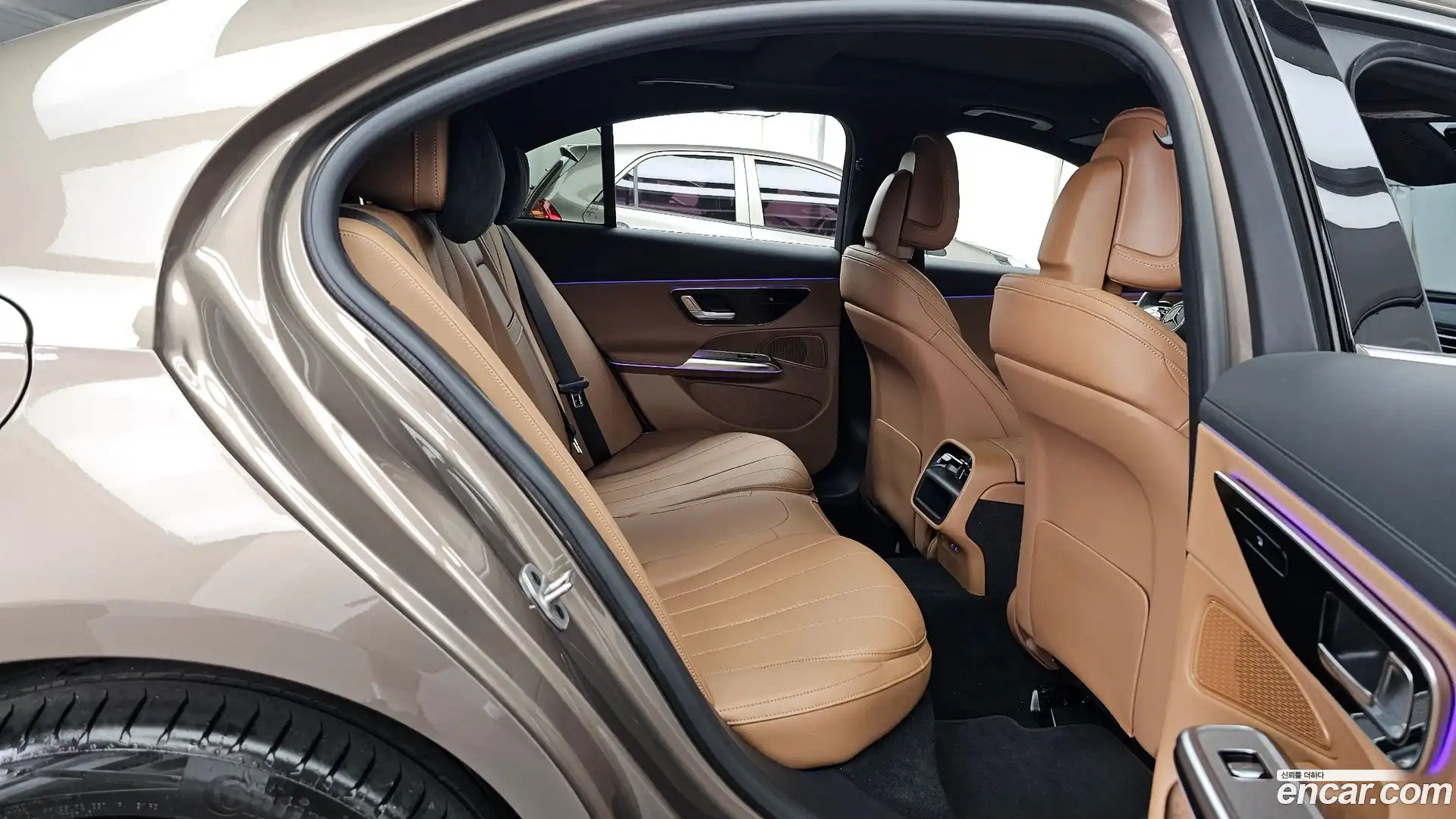 E-Class Mercedes-Benz 2025.8-OPTION-016