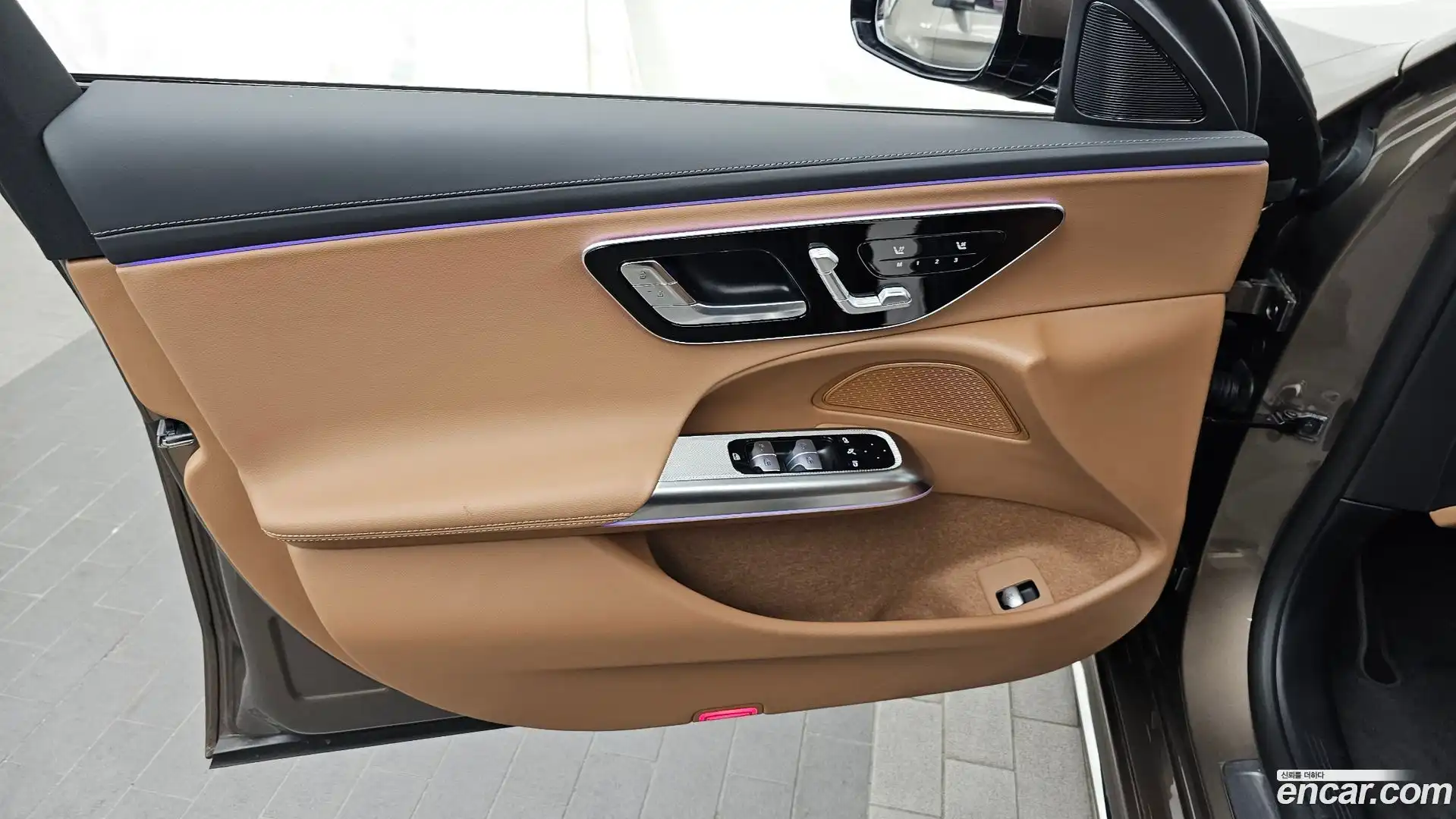 E-Class Mercedes-Benz 2025.8-INNER-034