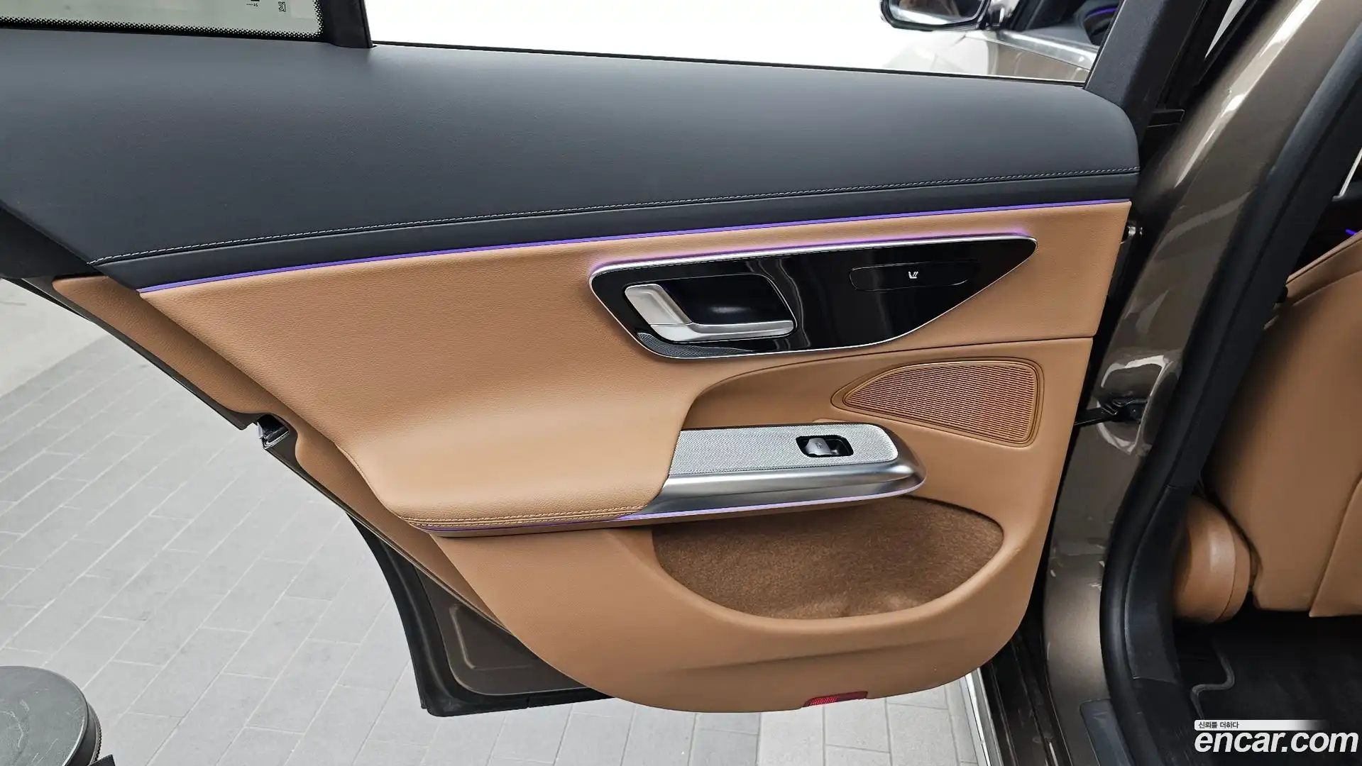 E-Class Mercedes-Benz 2025.8-INNER-035