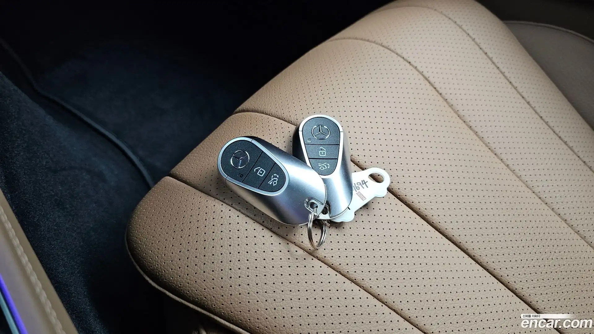 E-Class Mercedes-Benz 2025.8-INNER-036