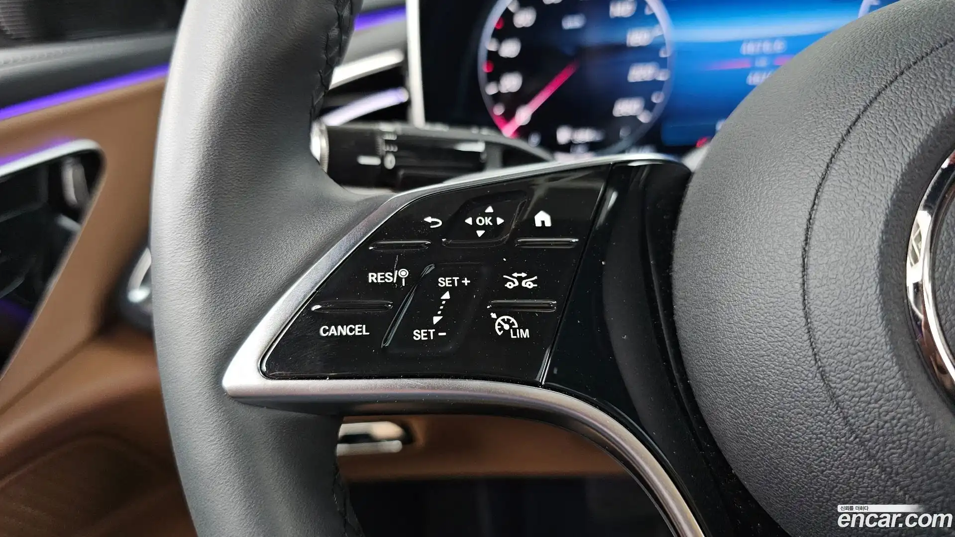 E-Class Mercedes-Benz 2025.8-OPTION-043