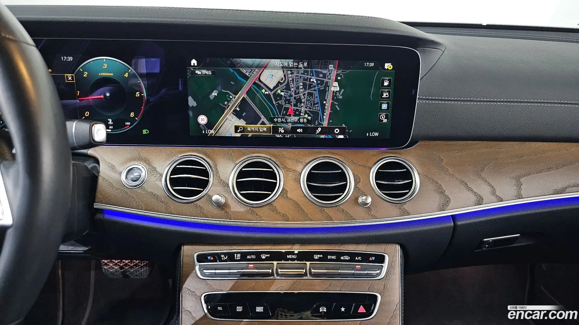 E-Class Mercedes-Benz 2021.8-OPTION-016