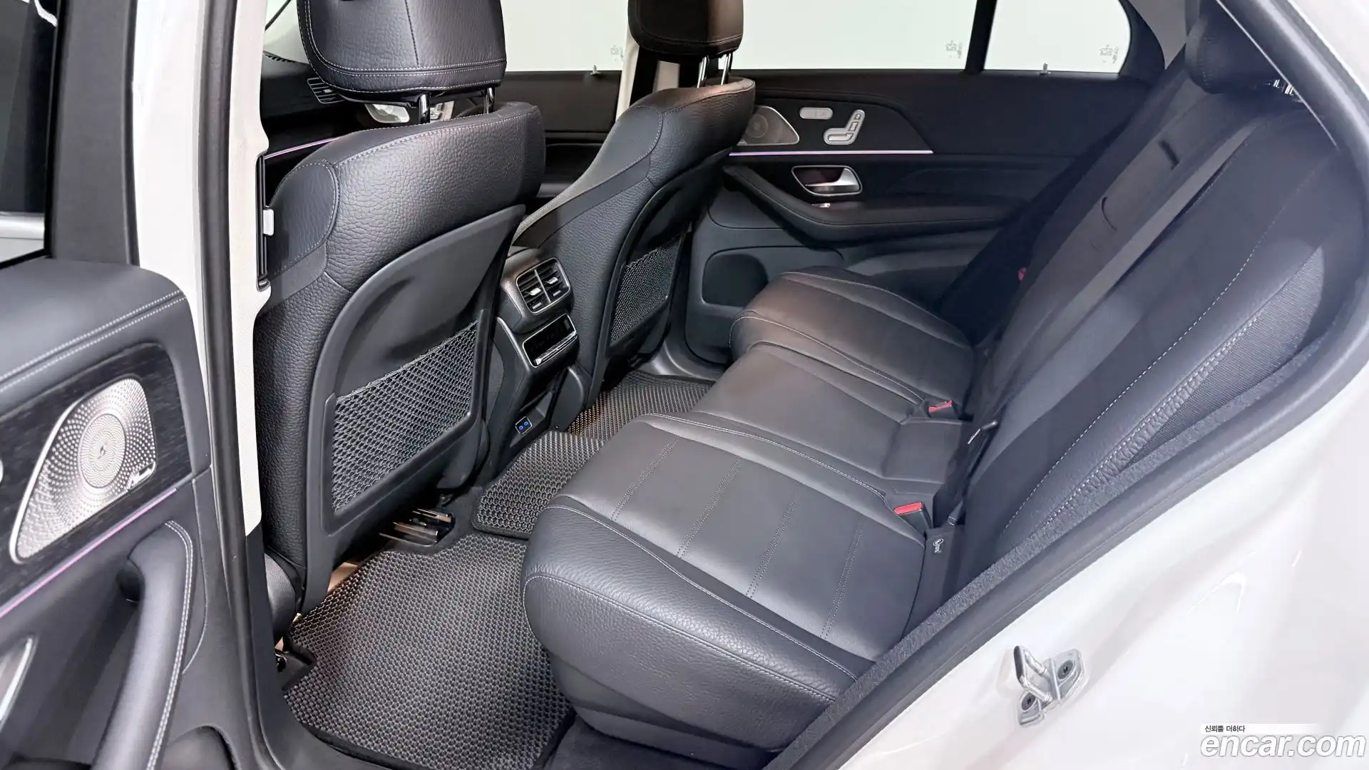 GLE-Class Mercedes-Benz 2024.3-INNER-010