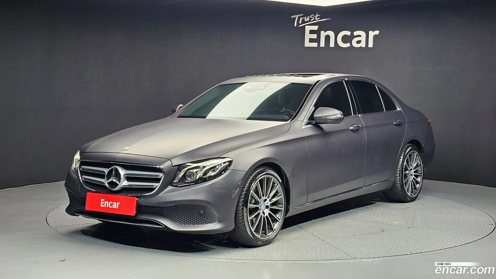 Main__Slider__Photo:E-Class Mercedes-Benz 2017.1-0