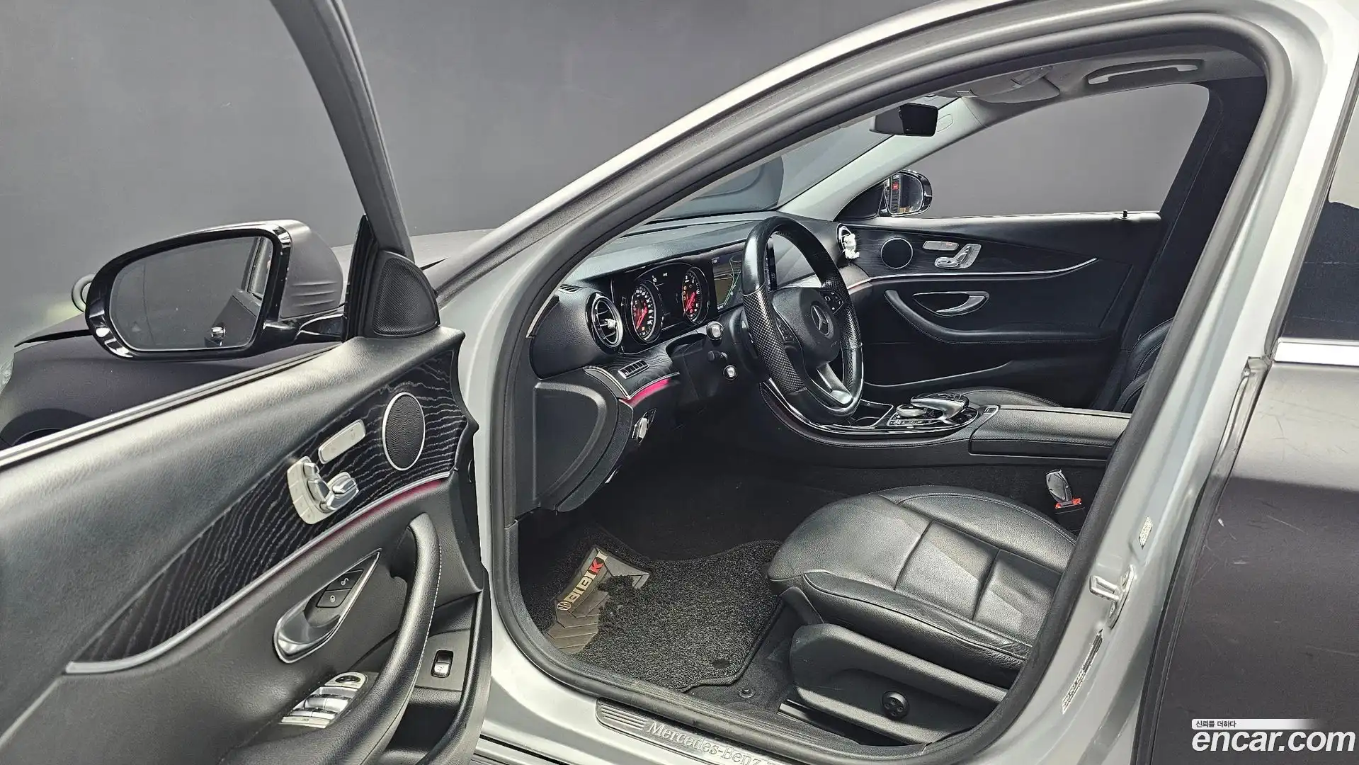 E-Class Mercedes-Benz 2017.1-INNER-010