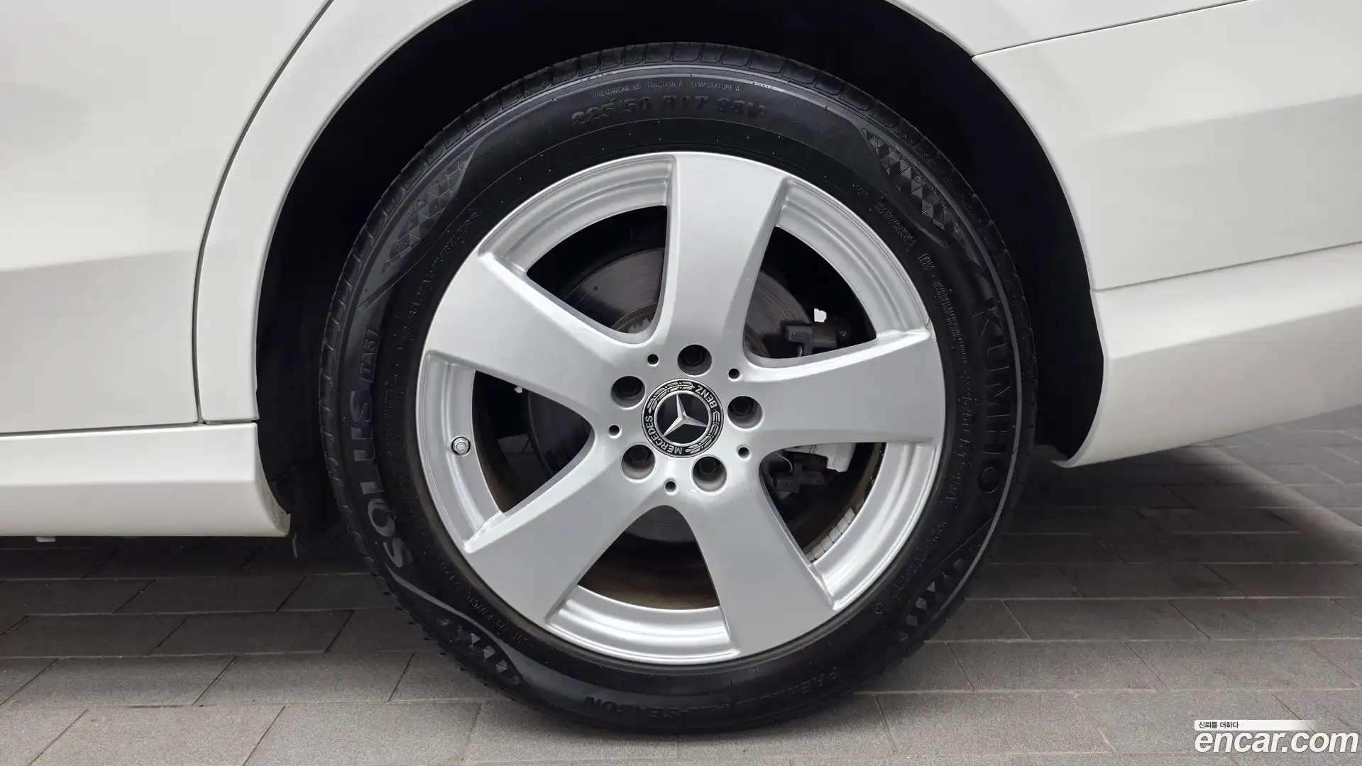 C-Class Mercedes-Benz 2017.5-OUTER-031