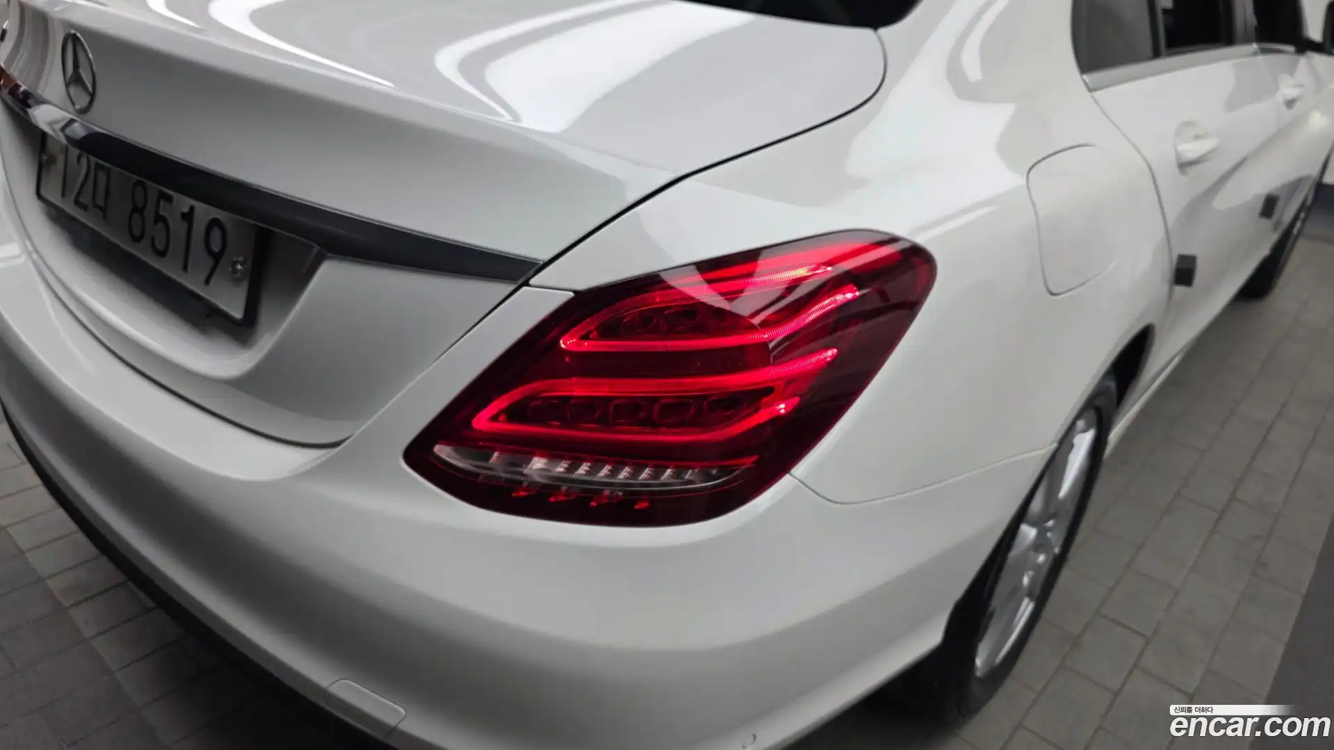 C-Class Mercedes-Benz 2017.5-OUTER-033