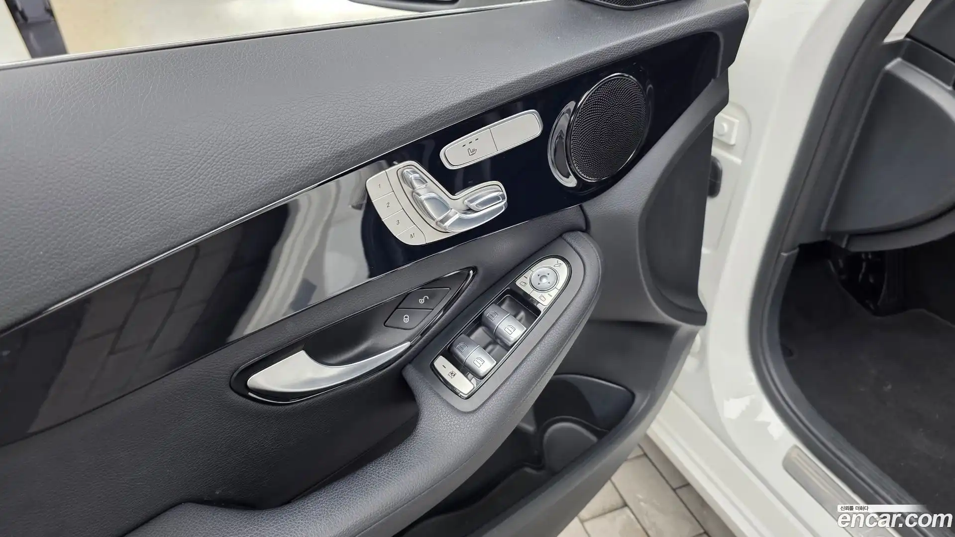 C-Class Mercedes-Benz 2017.5-OPTION-043